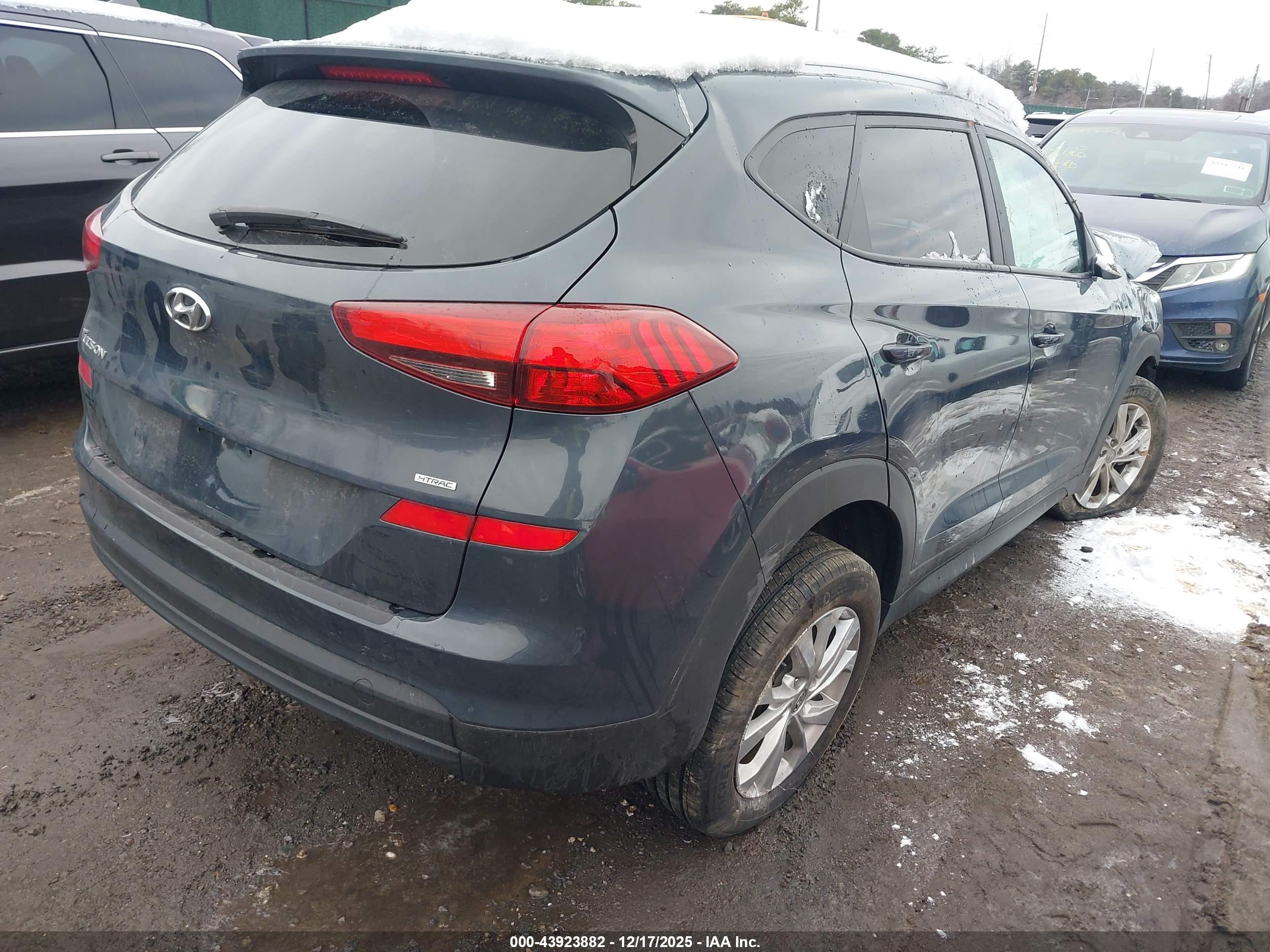HYUNDAI TUCSON image 4