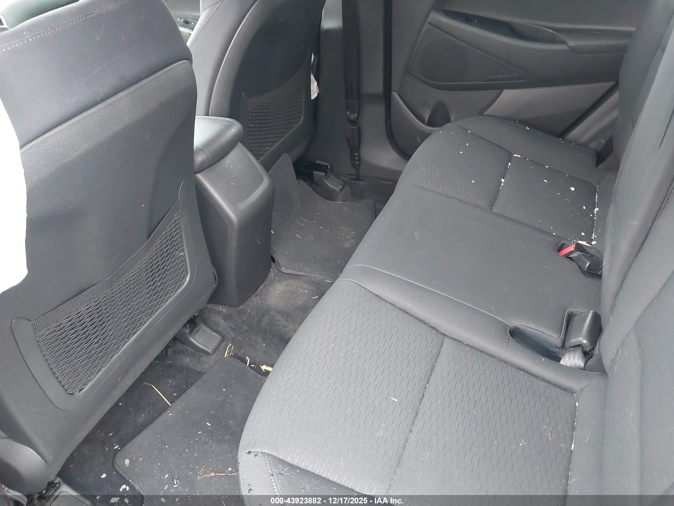 HYUNDAI TUCSON image 8