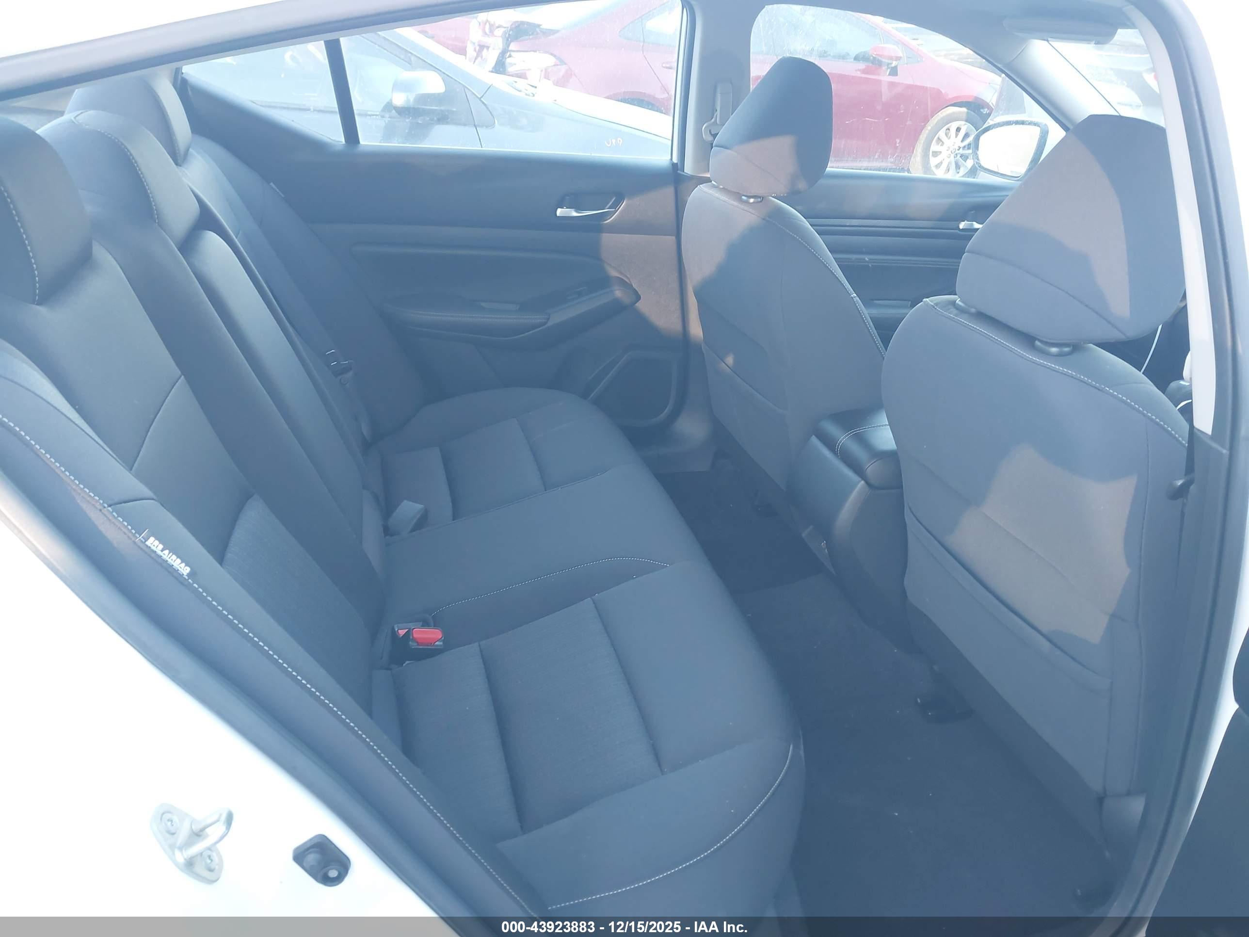 NISSAN ALTIMA image 8