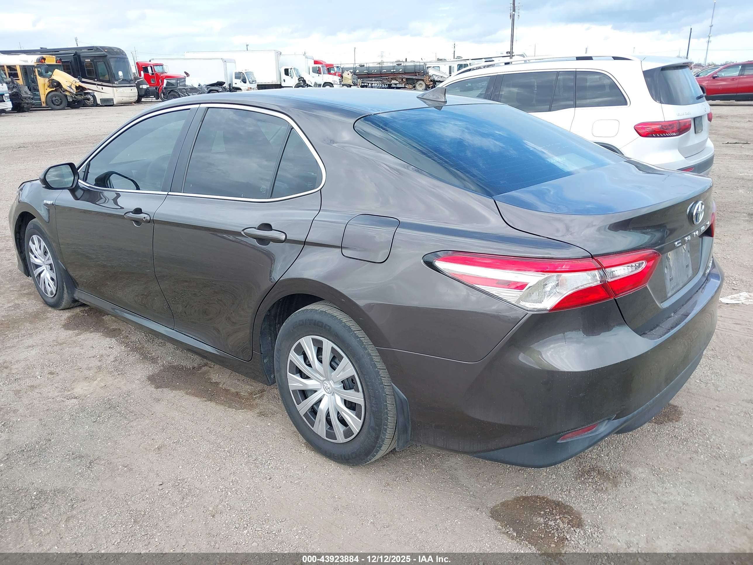 TOYOTA CAMRY image 3