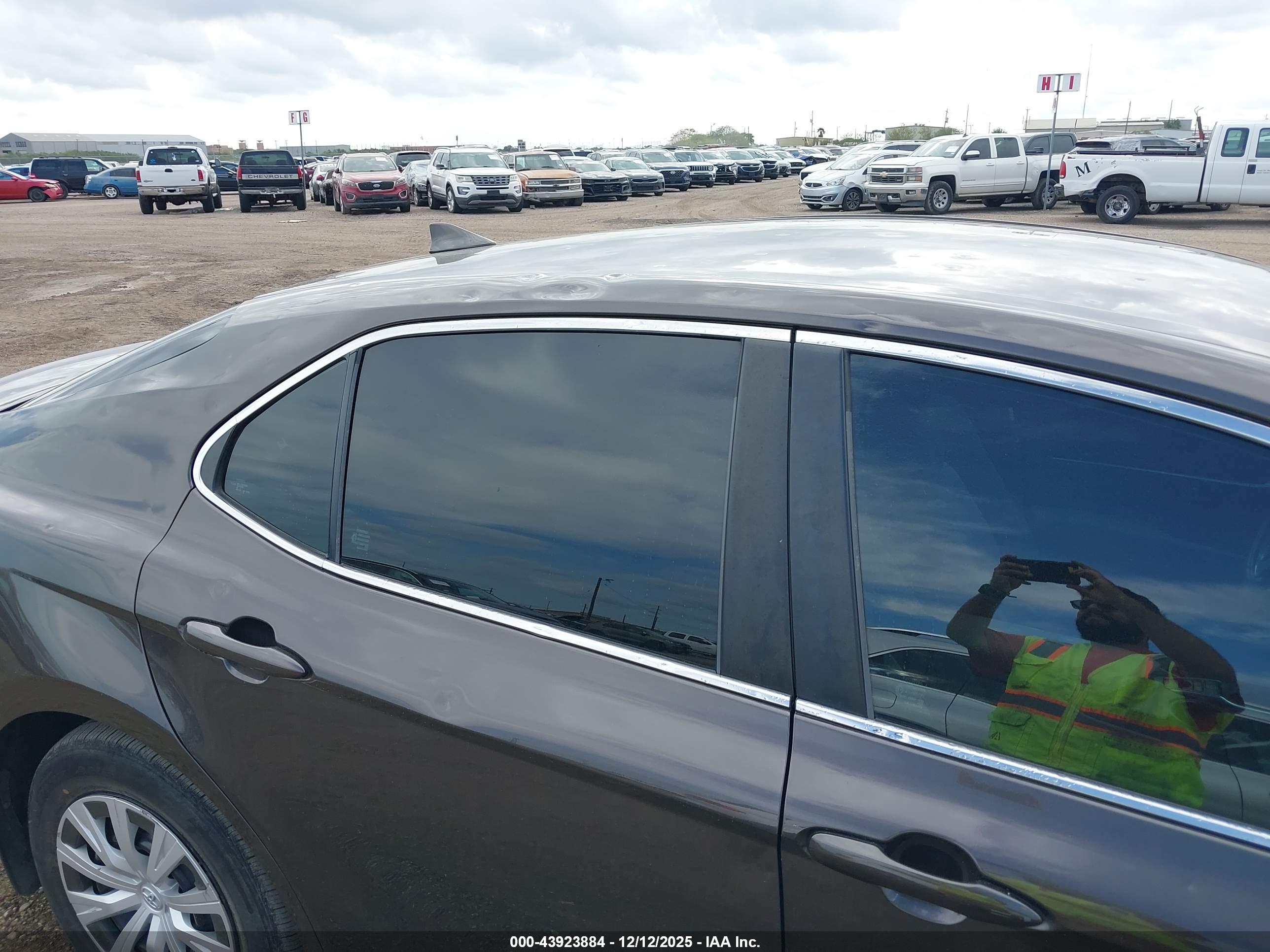 TOYOTA CAMRY image 6