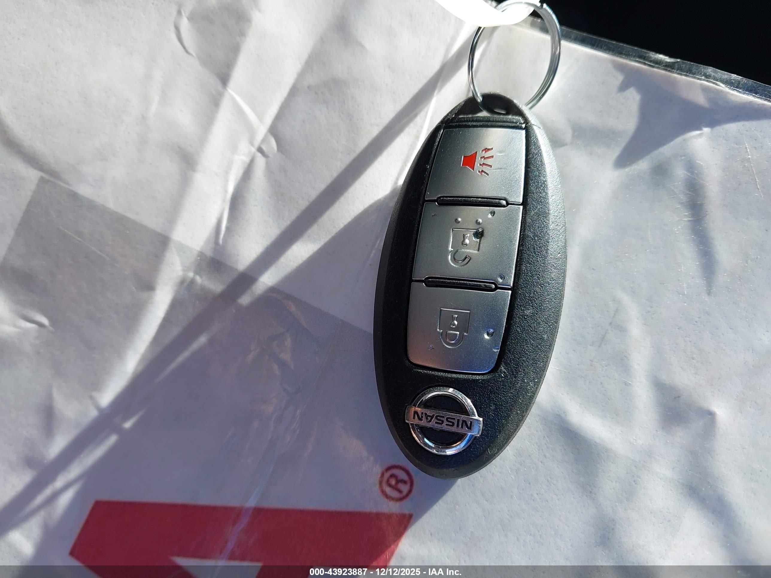 NISSAN ROGUE image 11