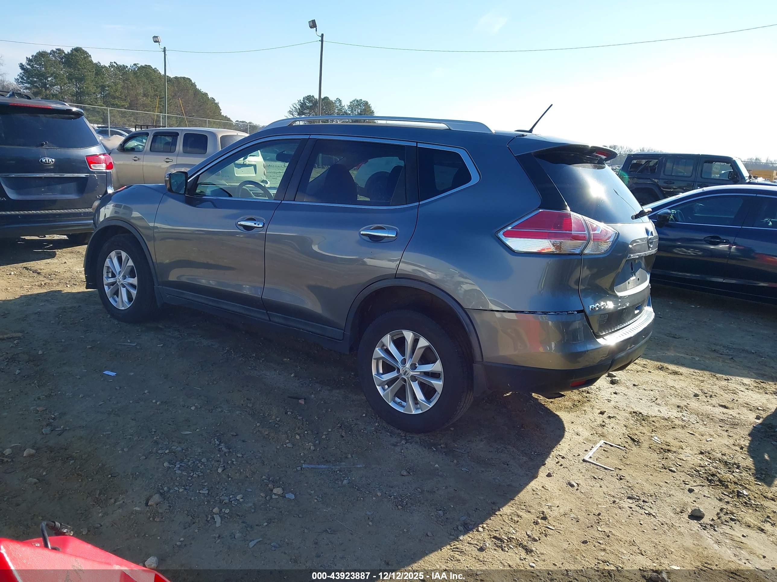 NISSAN ROGUE image 3