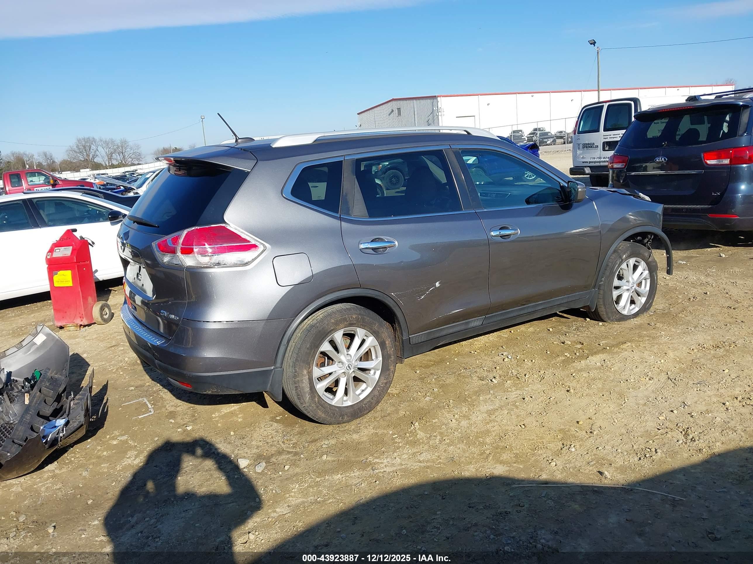 NISSAN ROGUE image 4