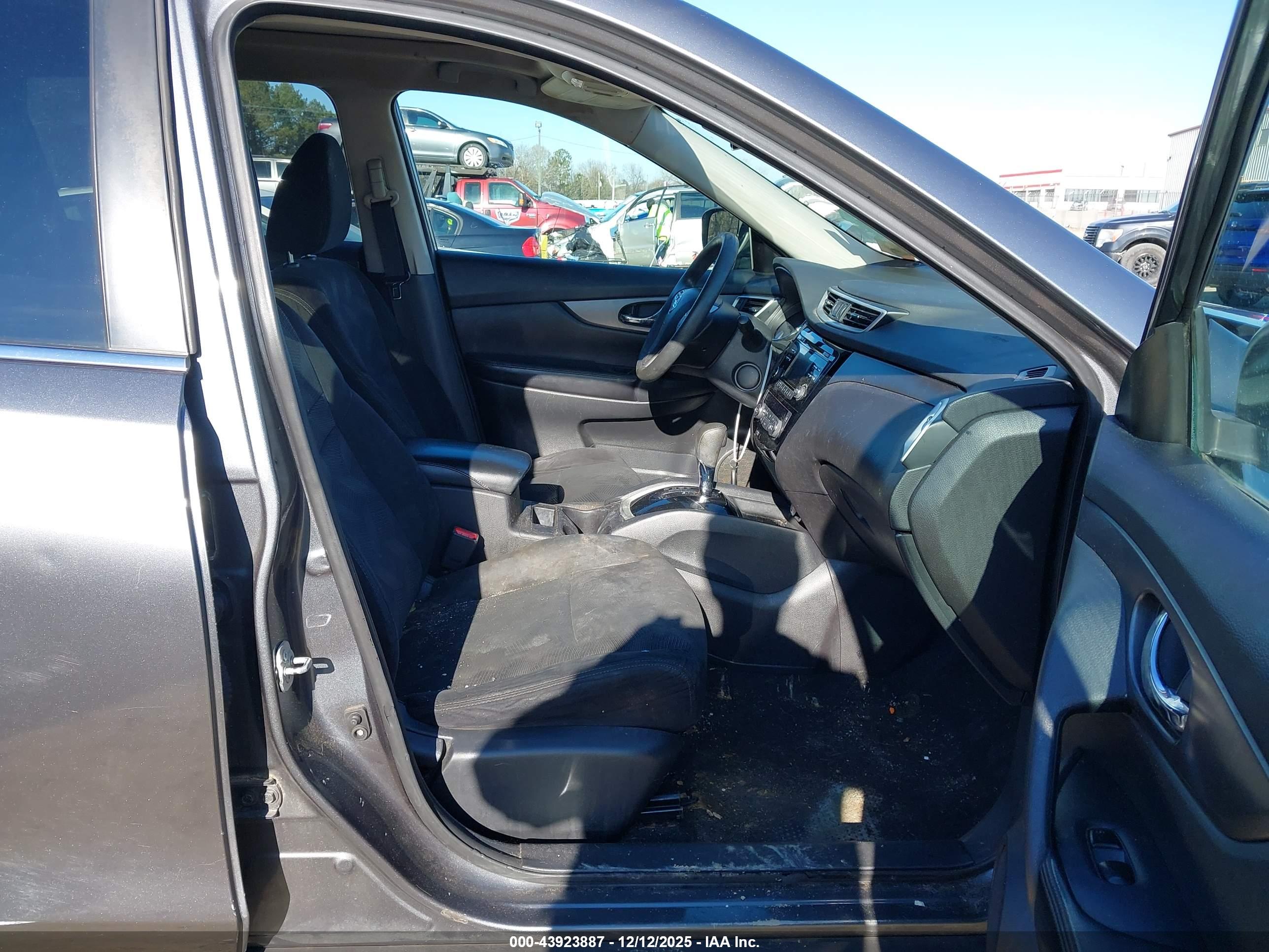 NISSAN ROGUE image 5