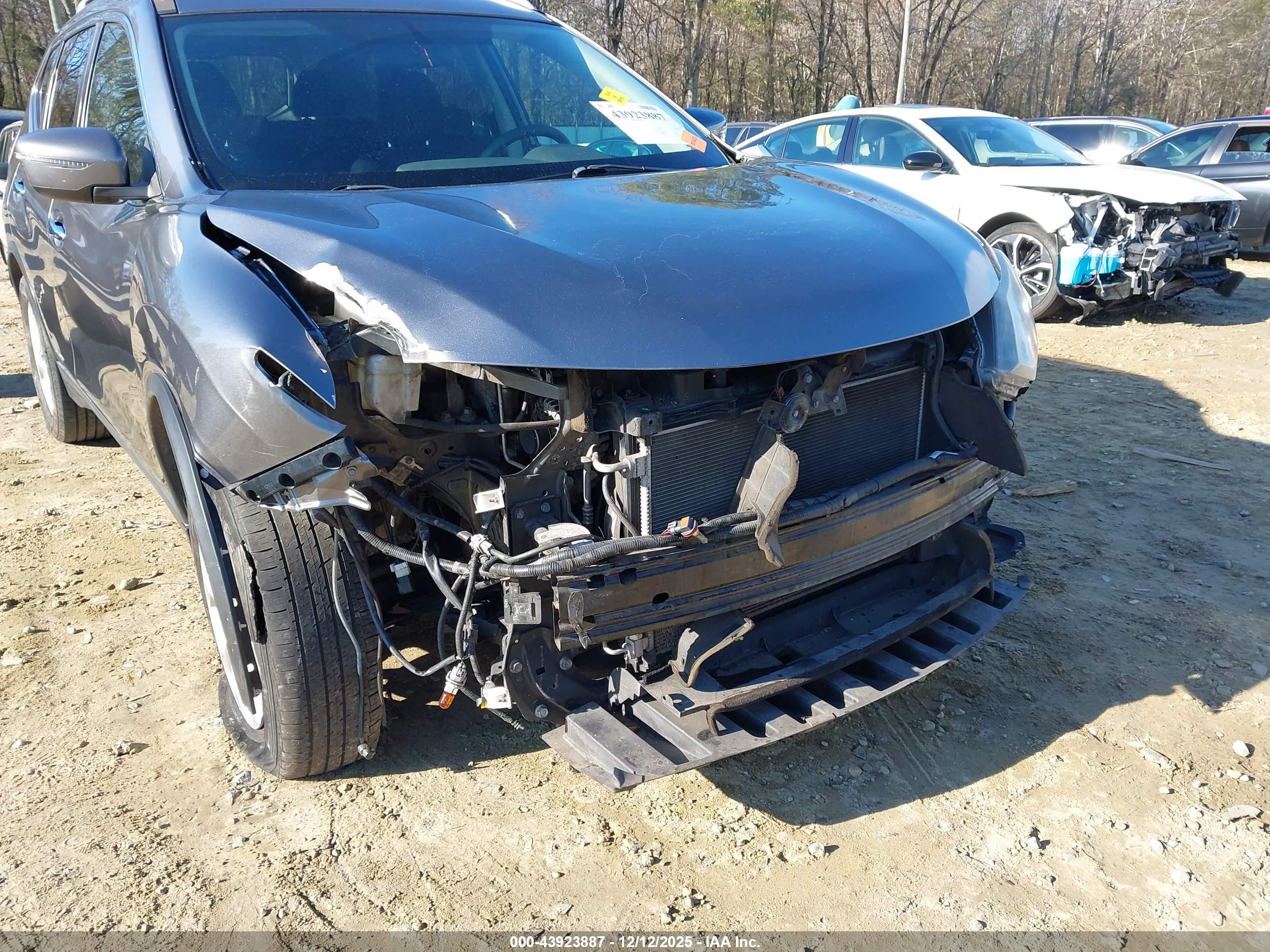 NISSAN ROGUE image 6