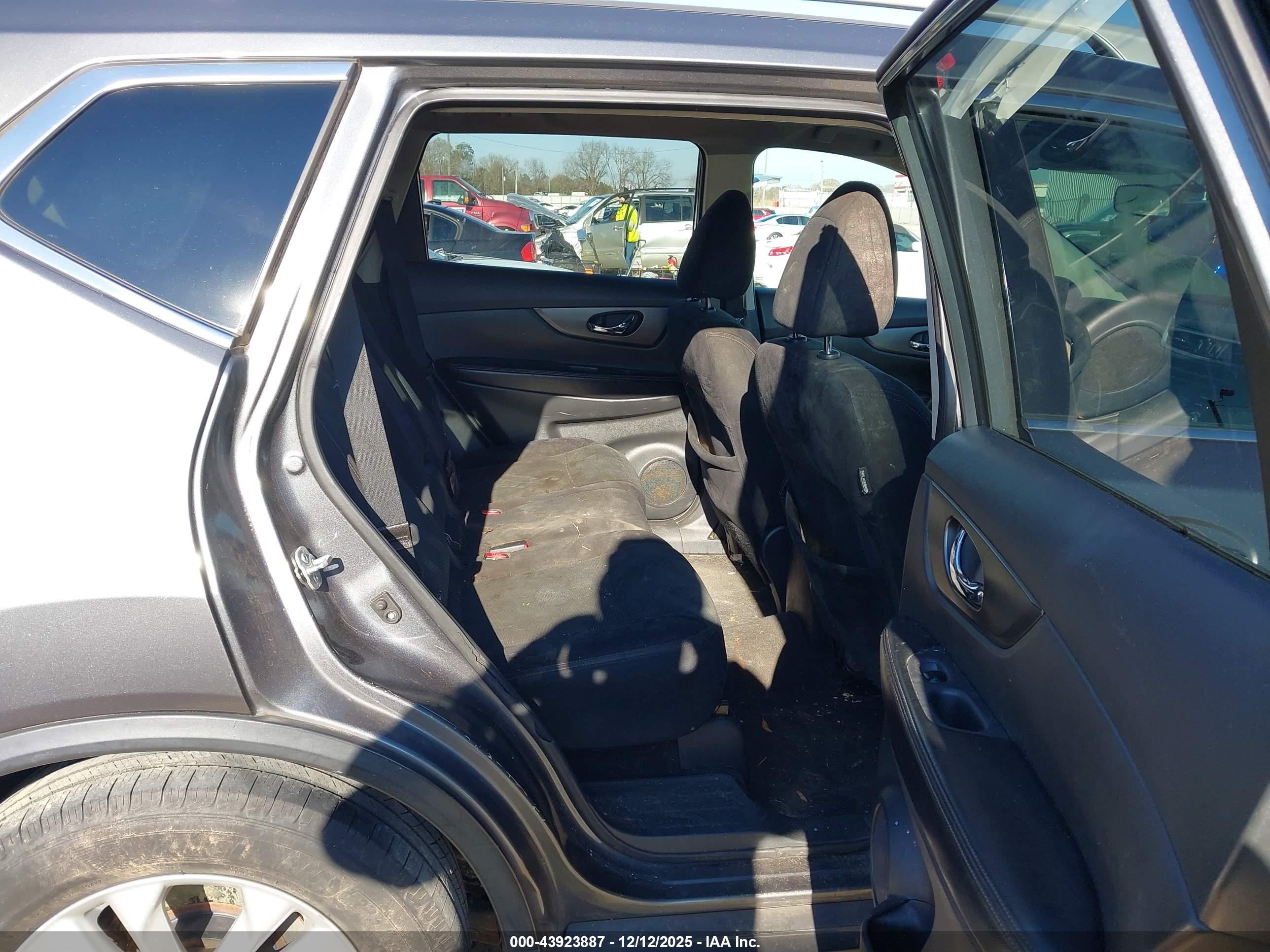 NISSAN ROGUE image 8