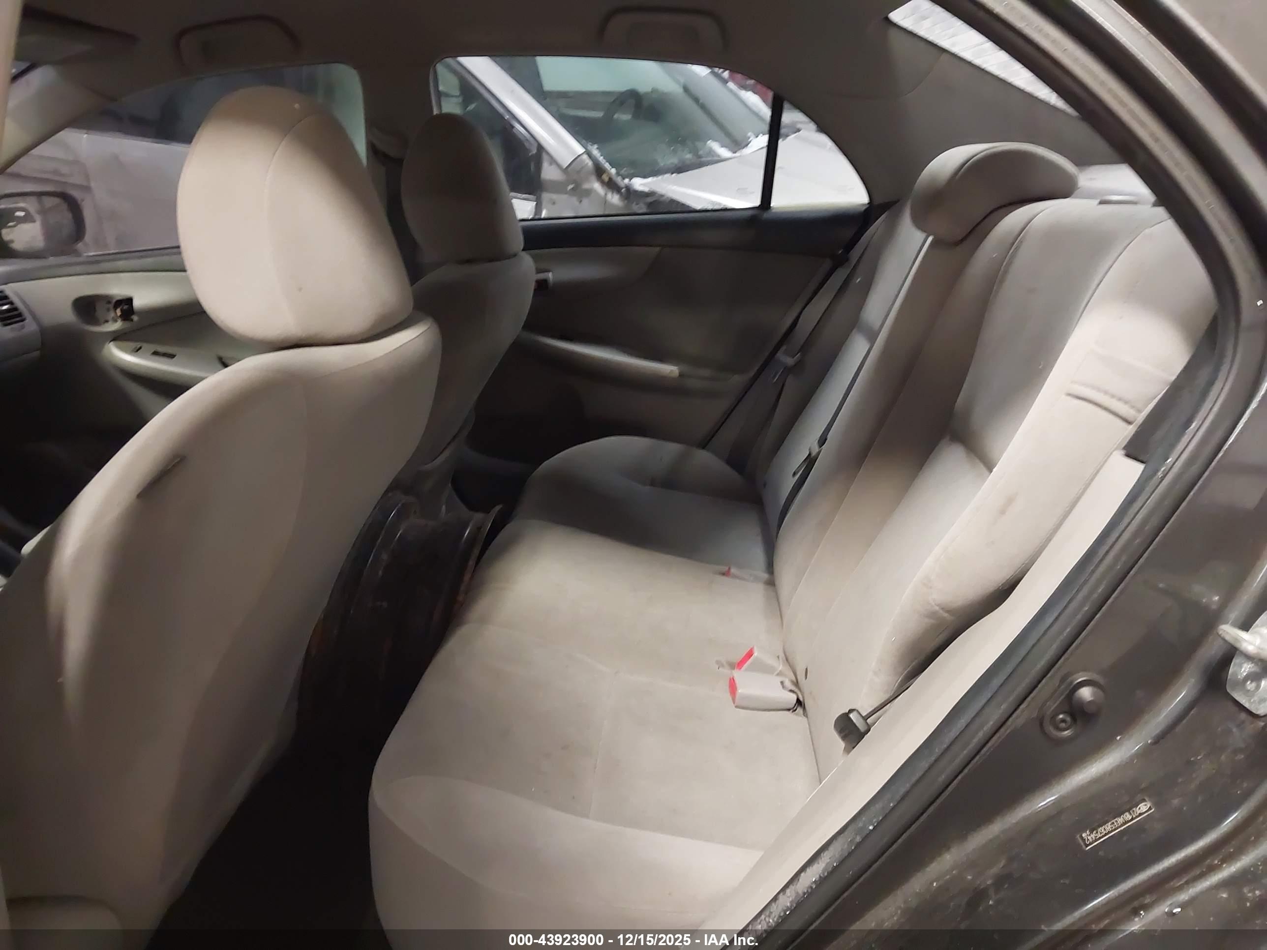TOYOTA COROLLA image 8
