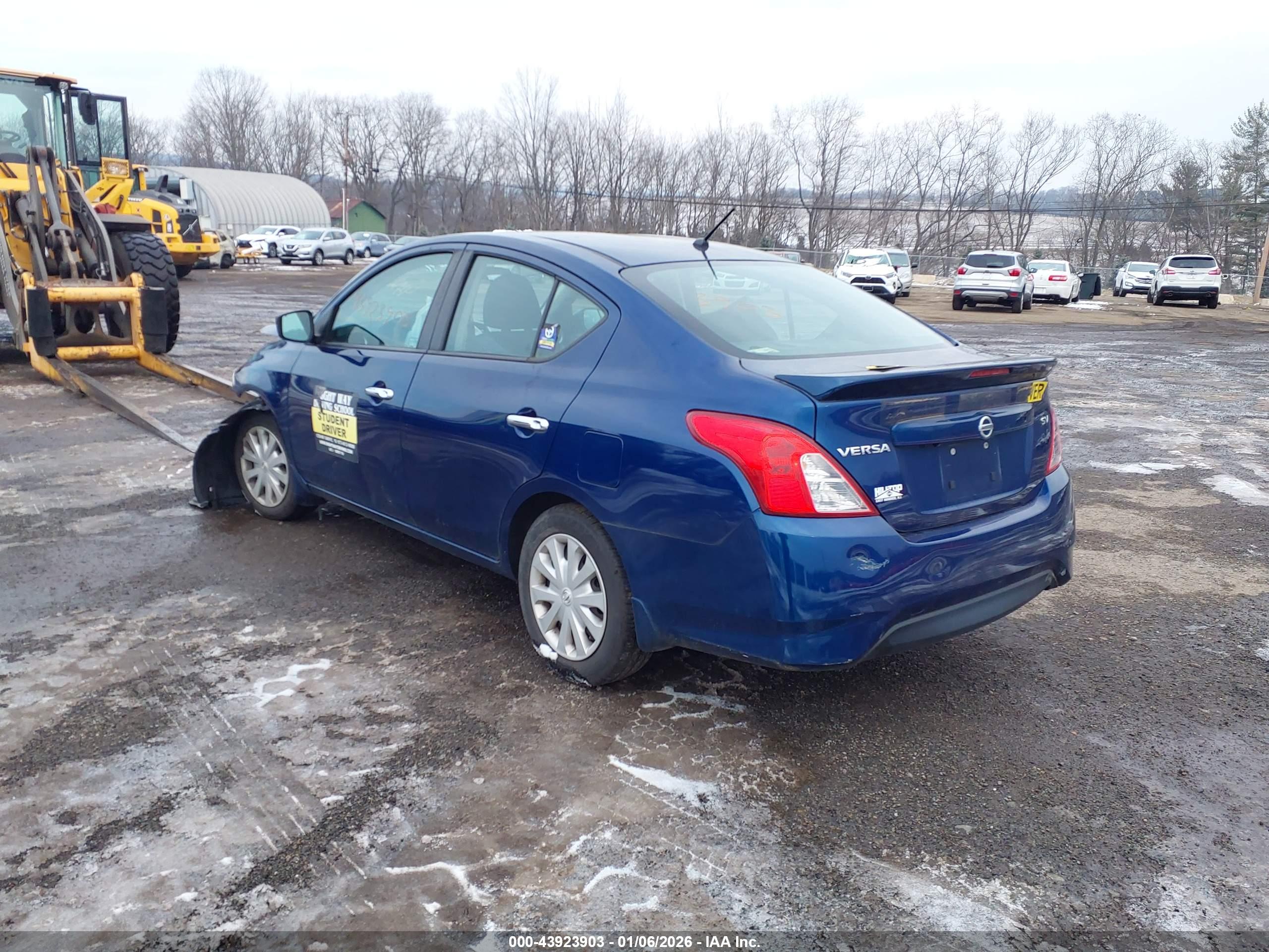 NISSAN VERSA image 3