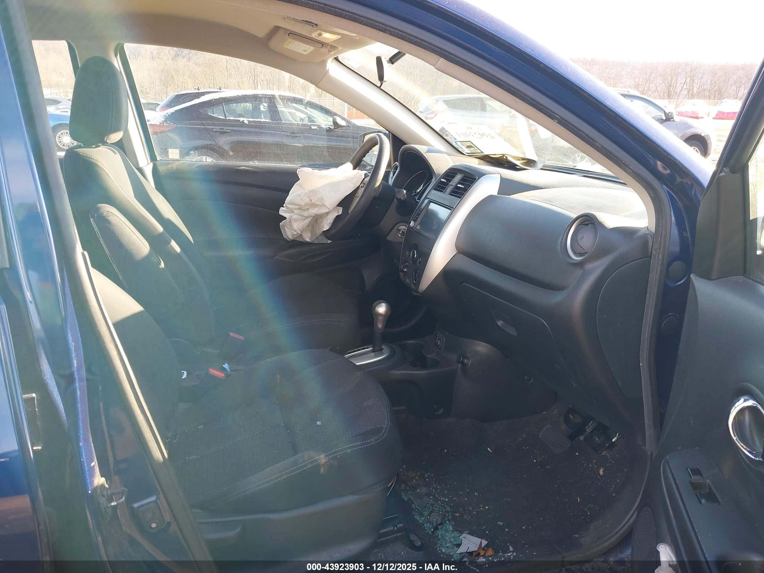 NISSAN VERSA image 5