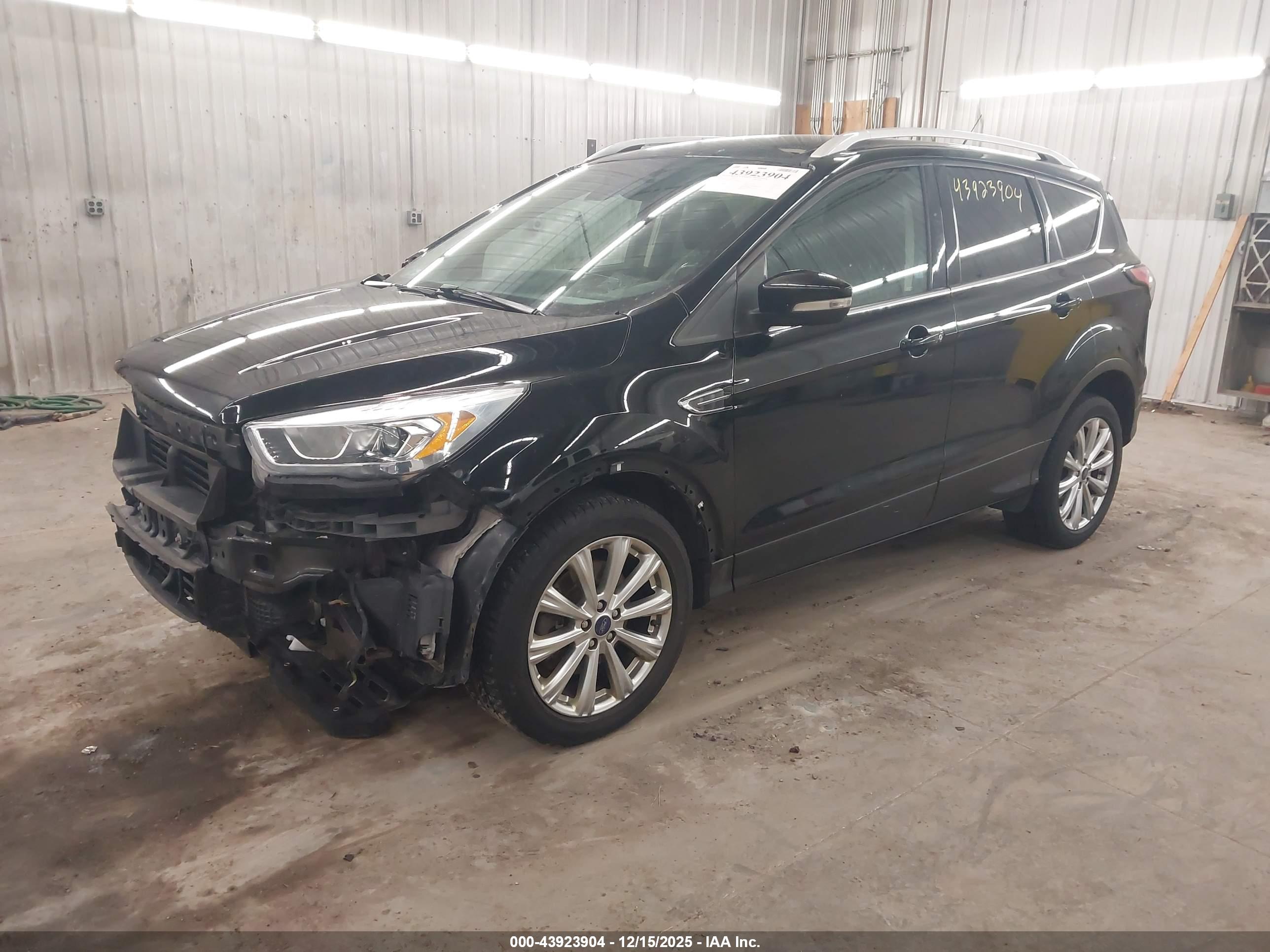 FORD ESCAPE image 2