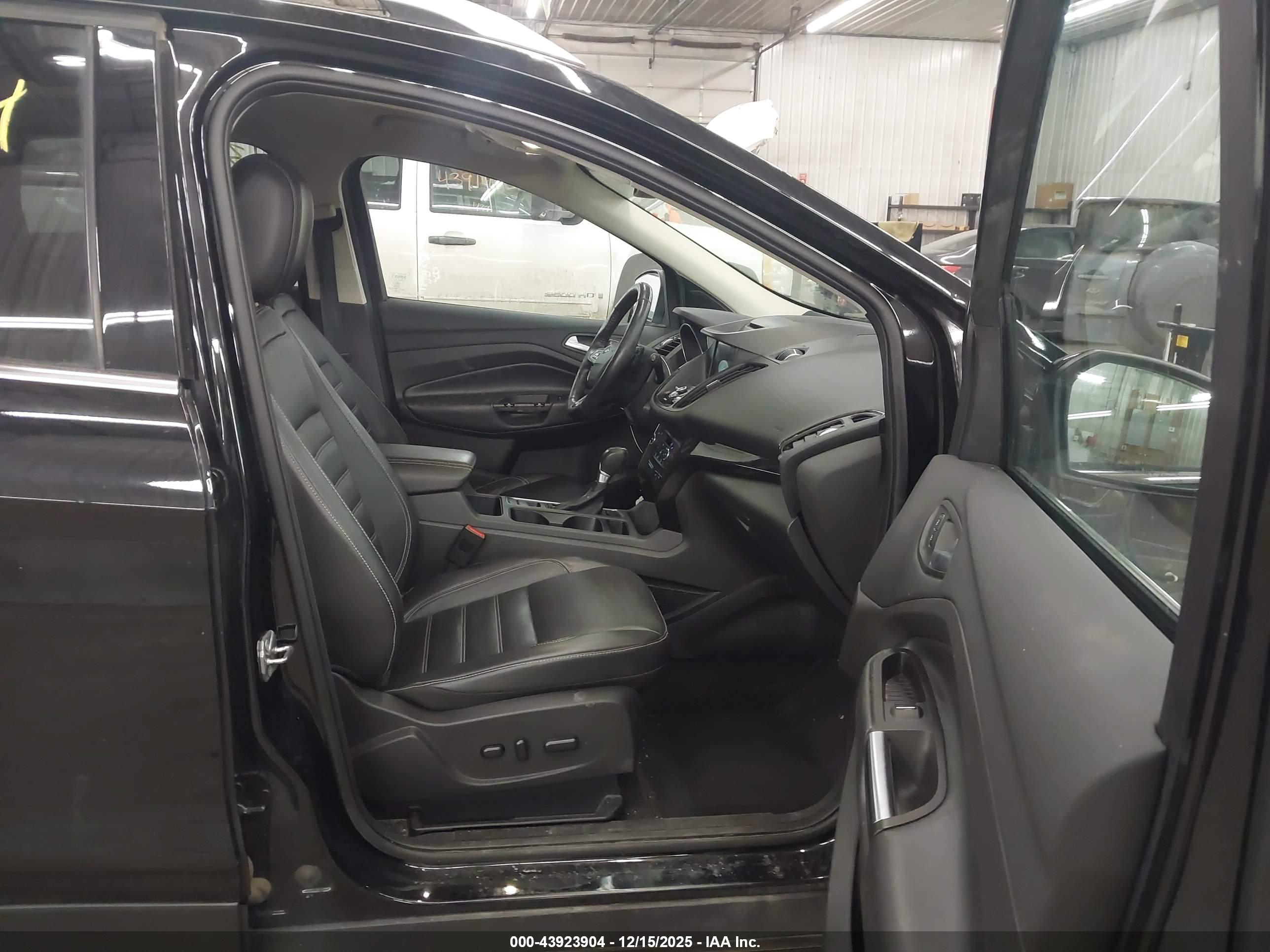 FORD ESCAPE image 5