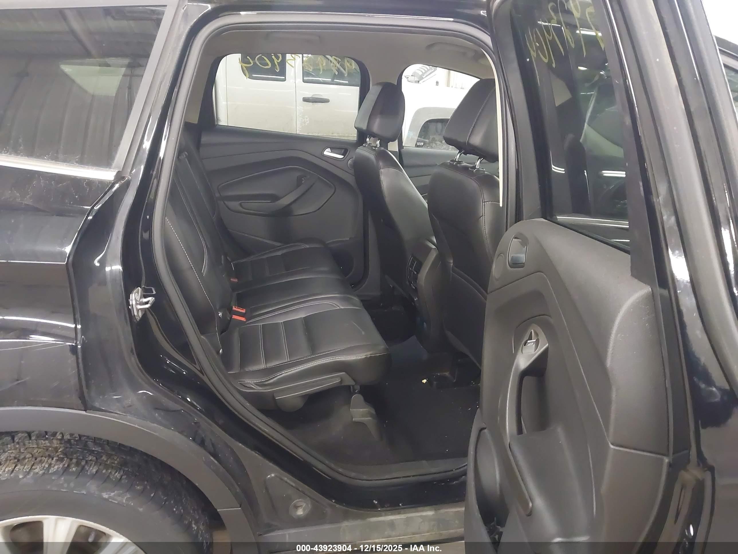 FORD ESCAPE image 8