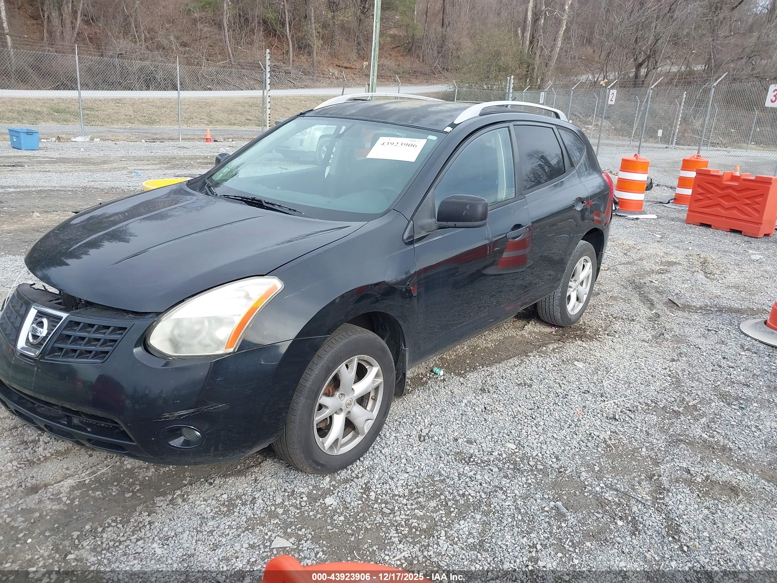 NISSAN ROGUE image 2