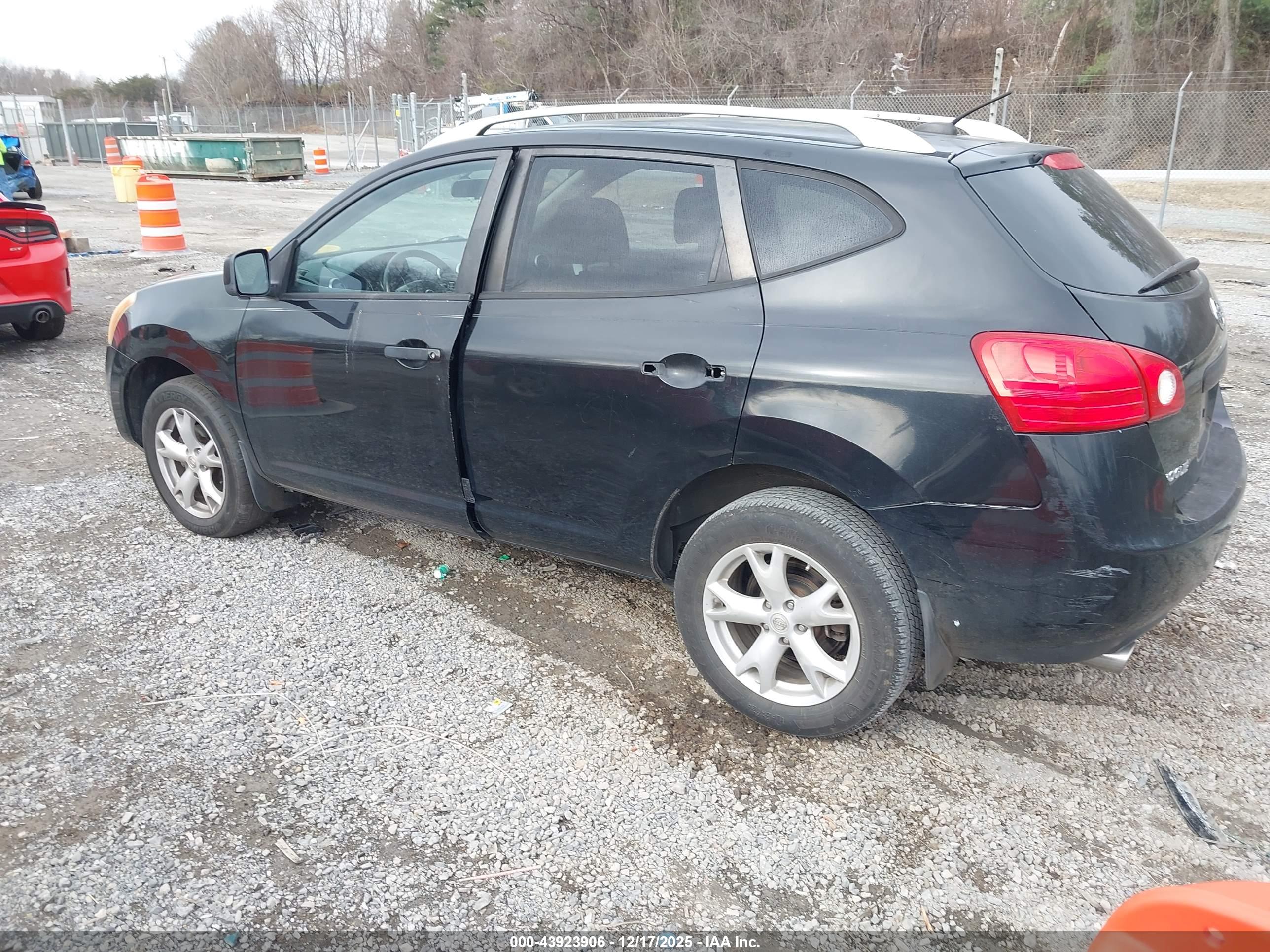 NISSAN ROGUE image 3