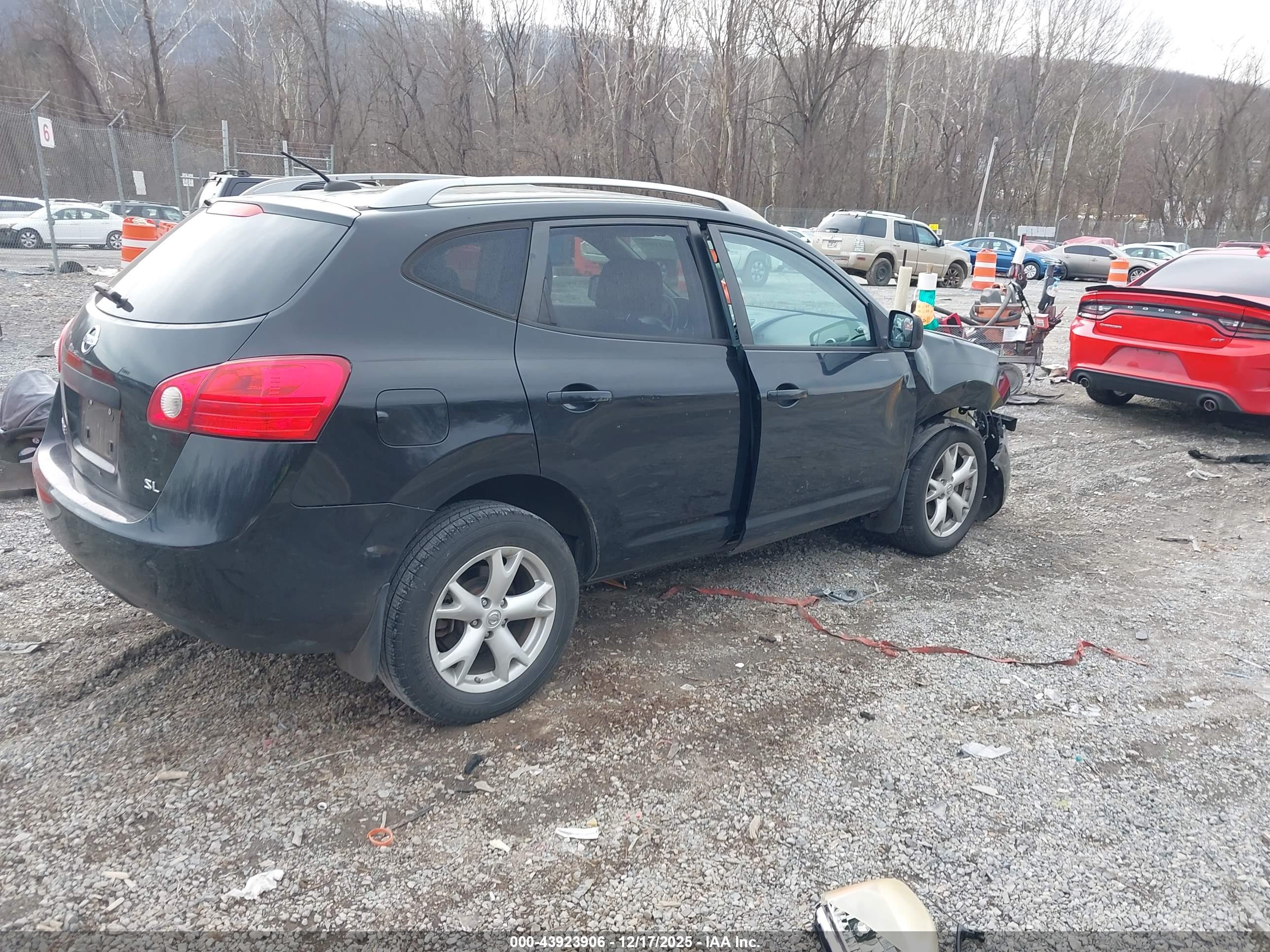 NISSAN ROGUE image 4