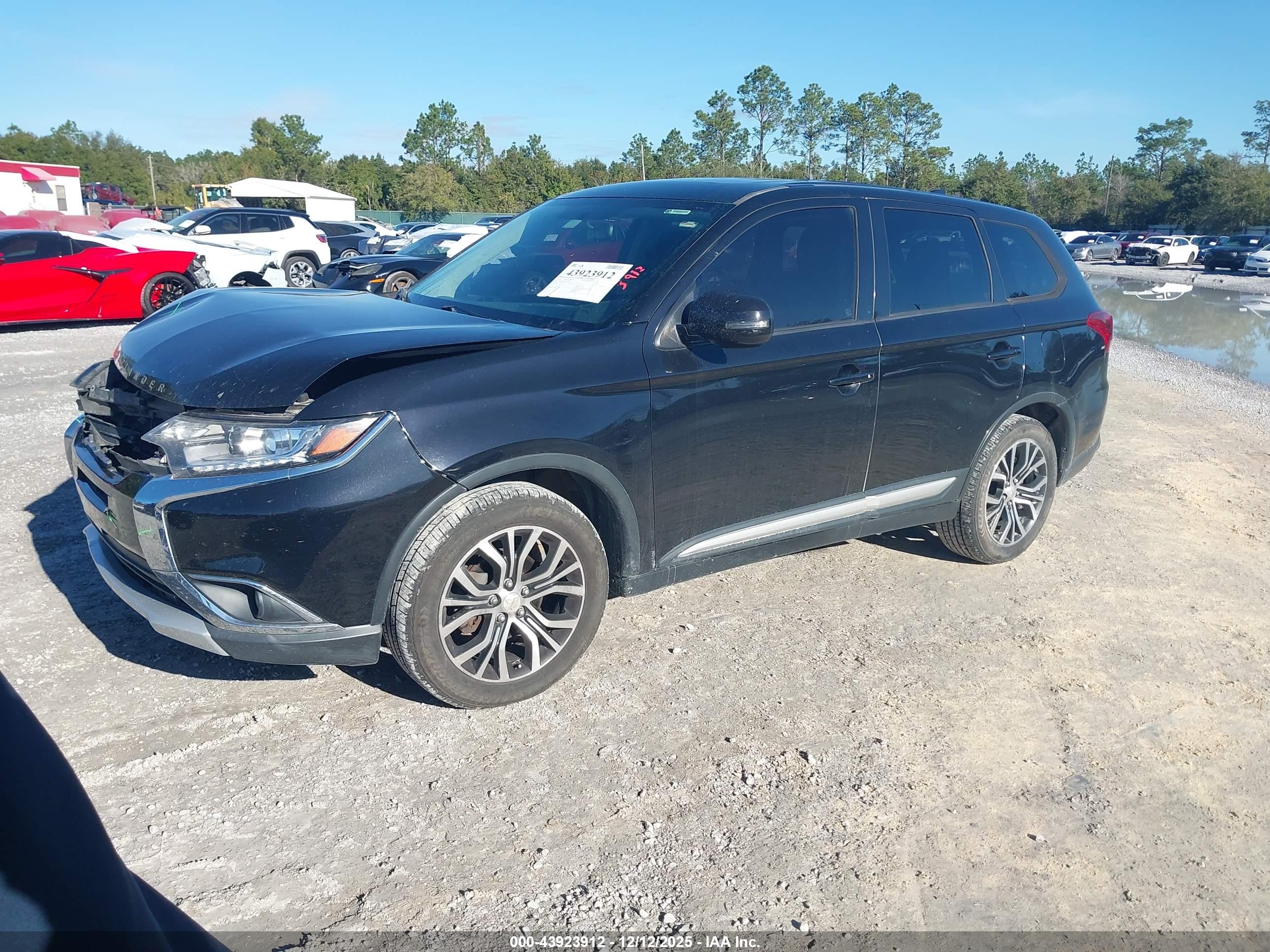 MITSUBISHI OUTLANDER image 2