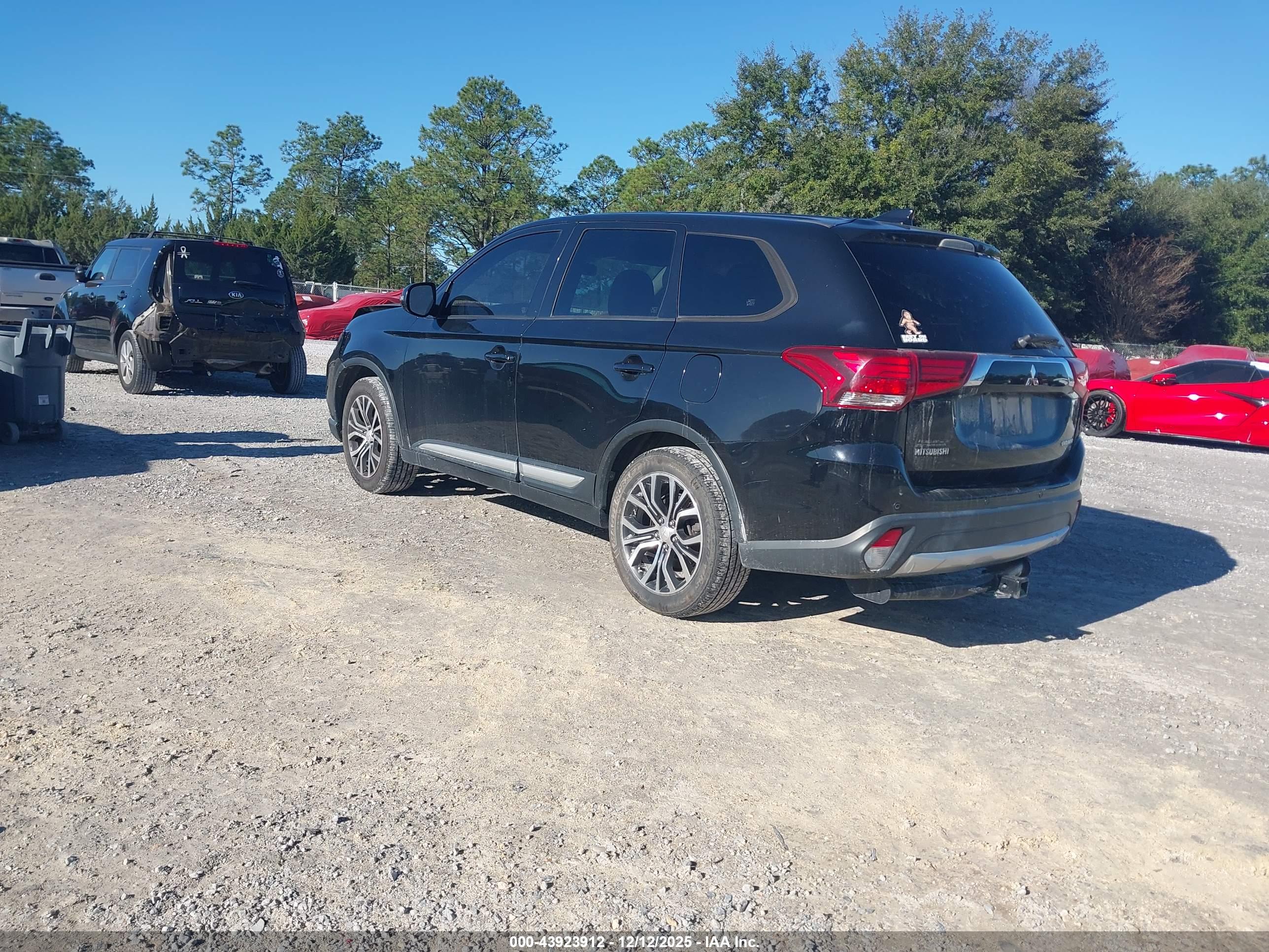 MITSUBISHI OUTLANDER image 3