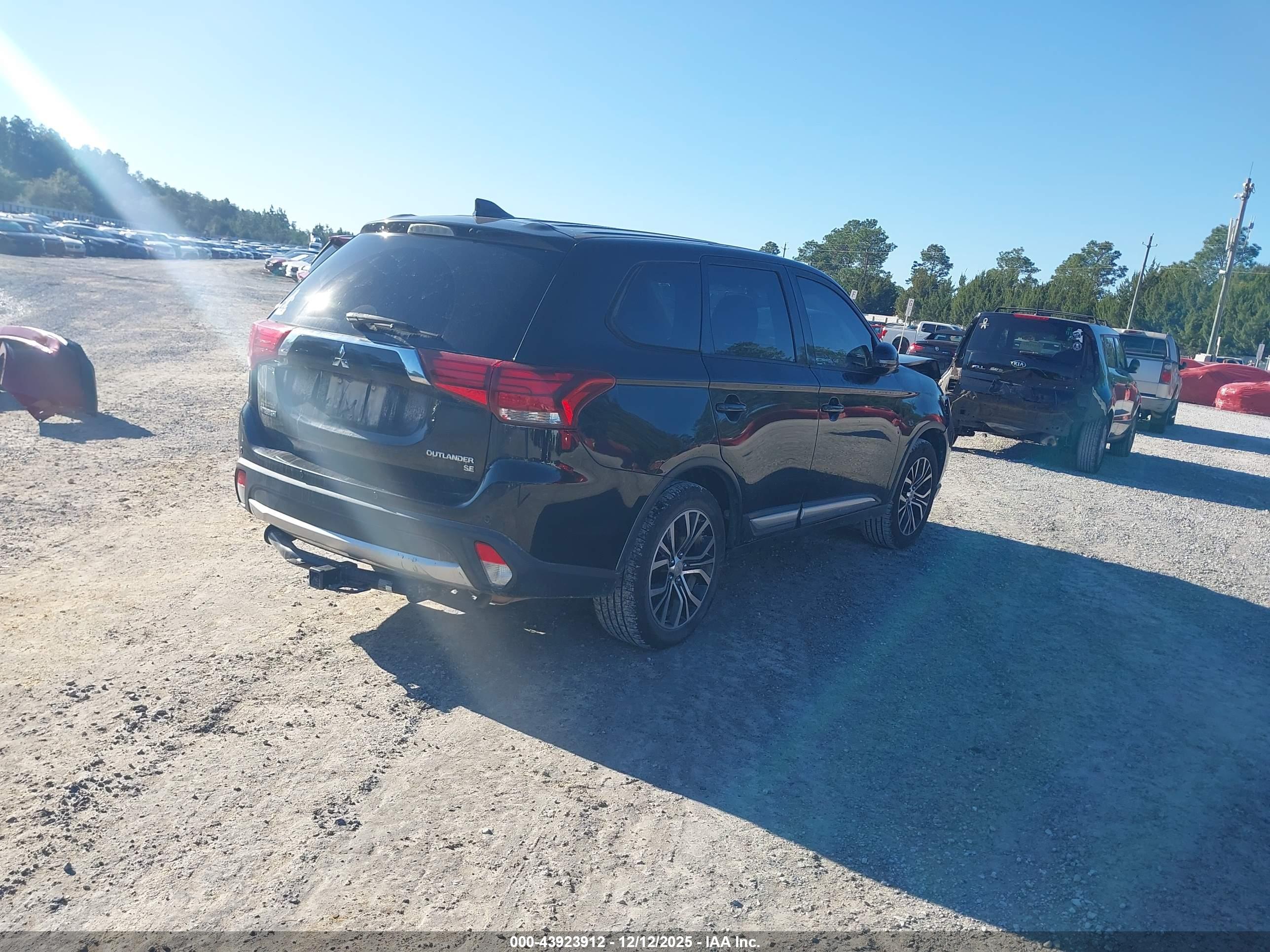 MITSUBISHI OUTLANDER image 4
