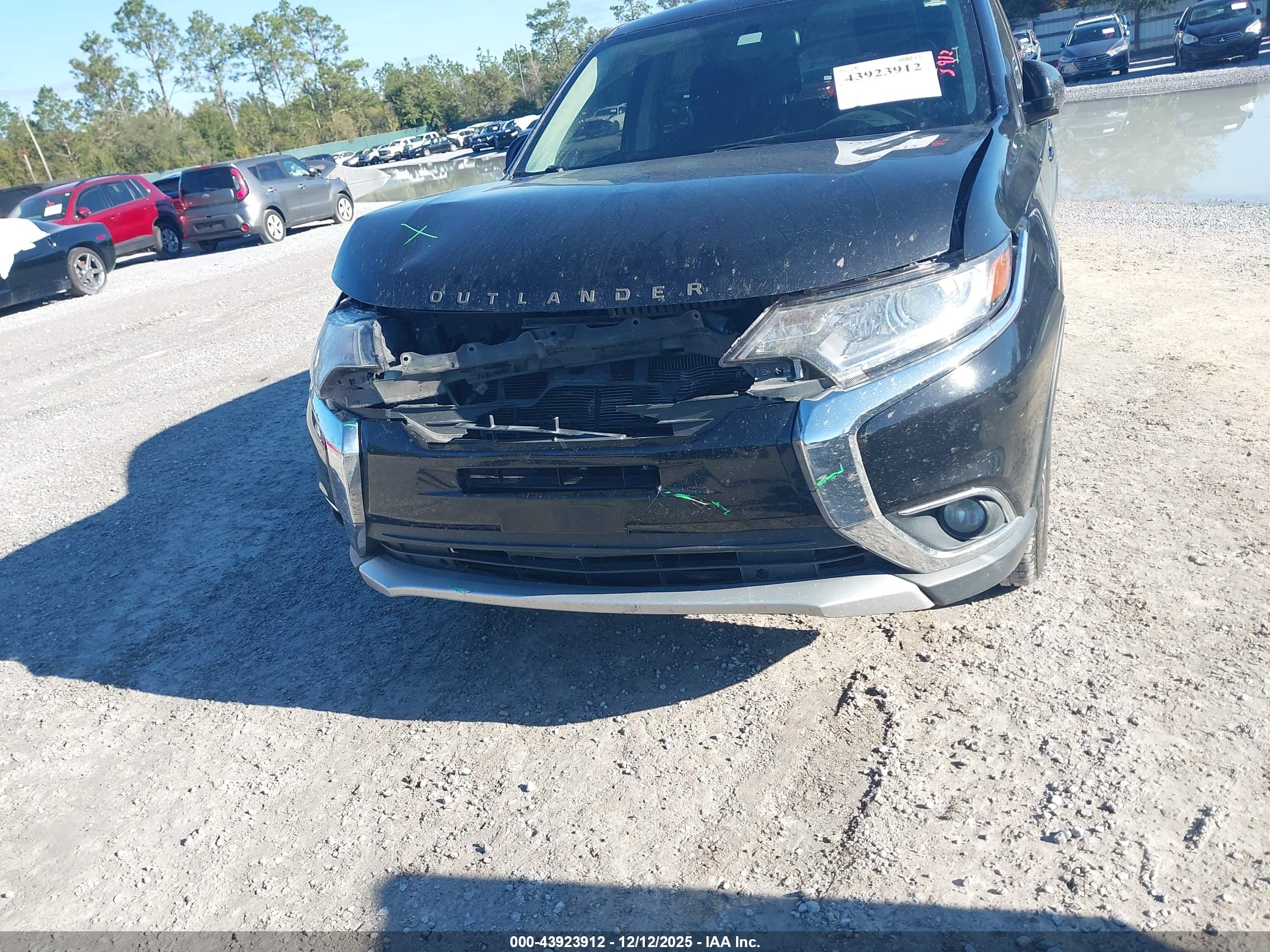 MITSUBISHI OUTLANDER image 6