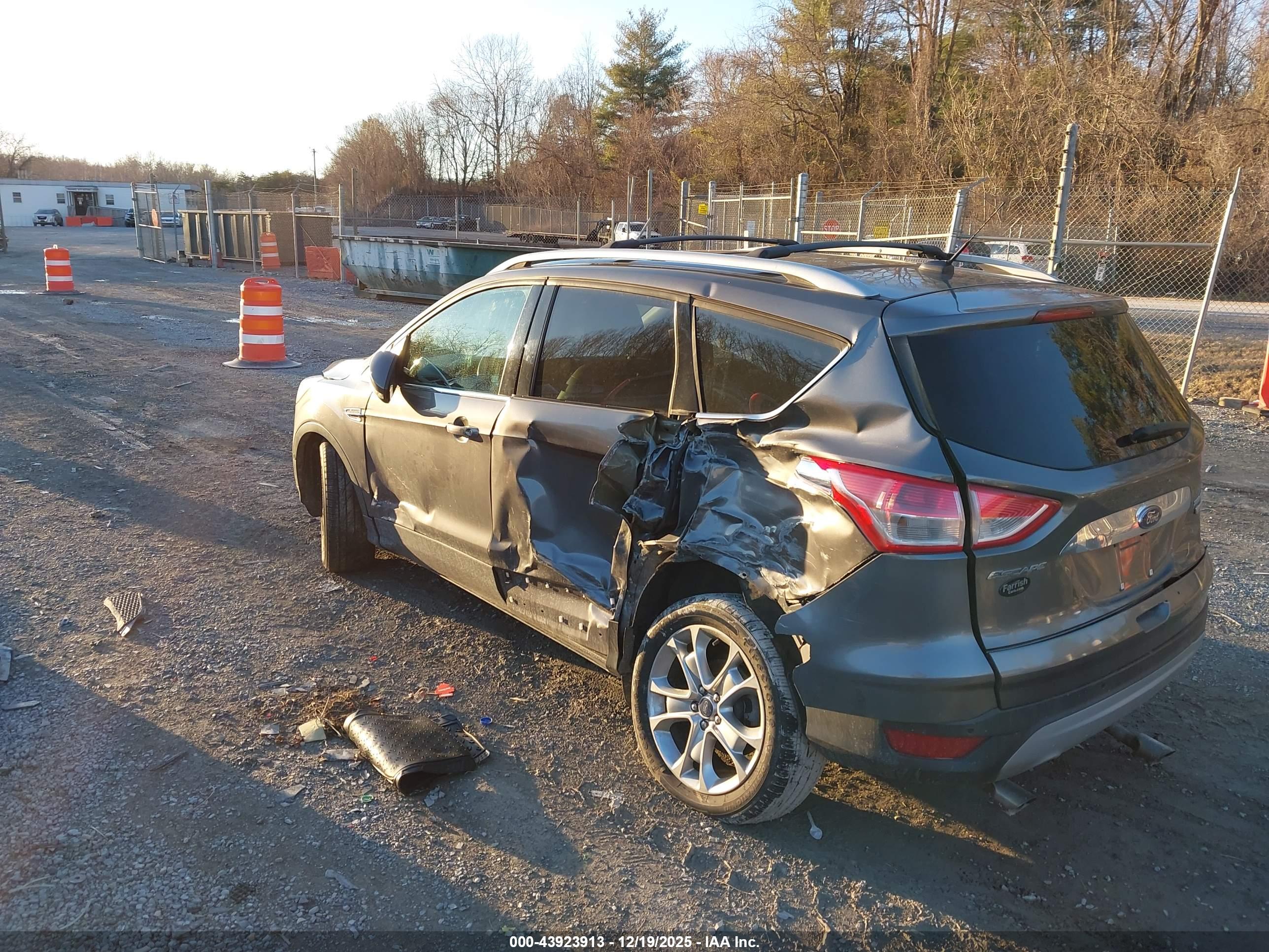 FORD ESCAPE image 3