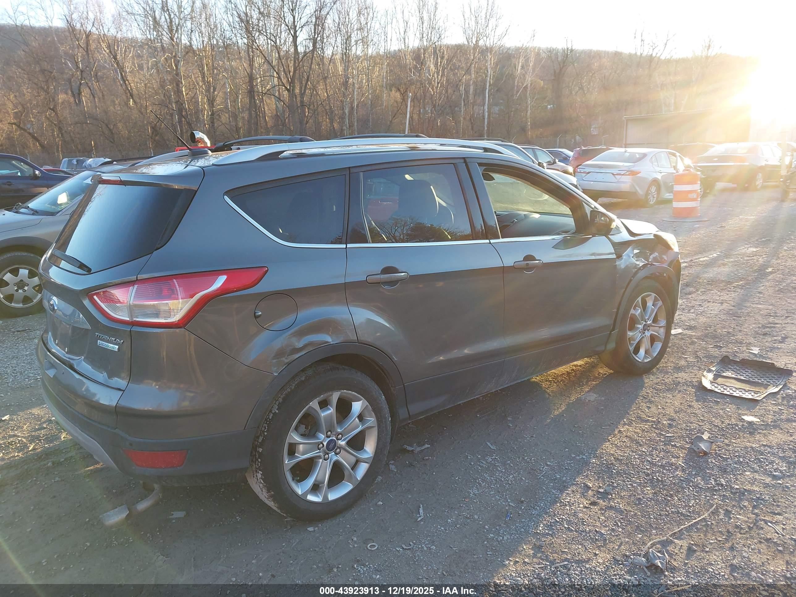 FORD ESCAPE image 4