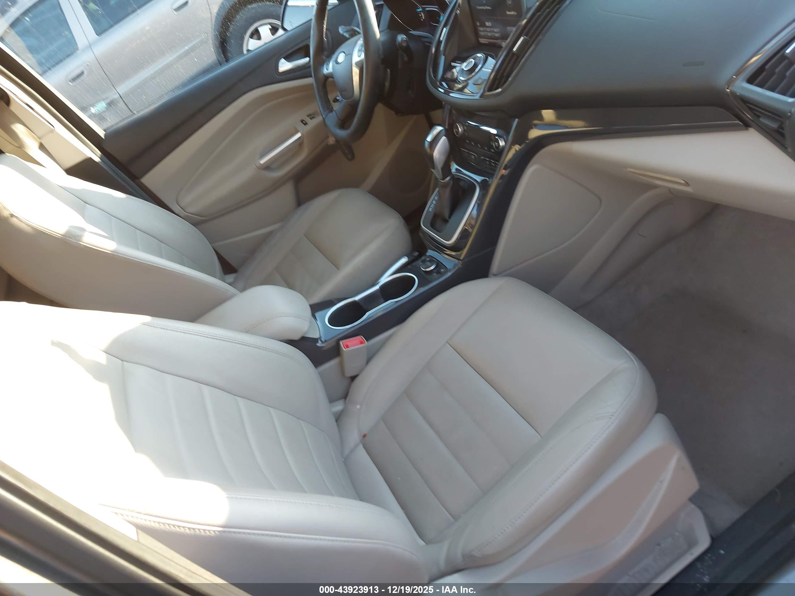 FORD ESCAPE image 5