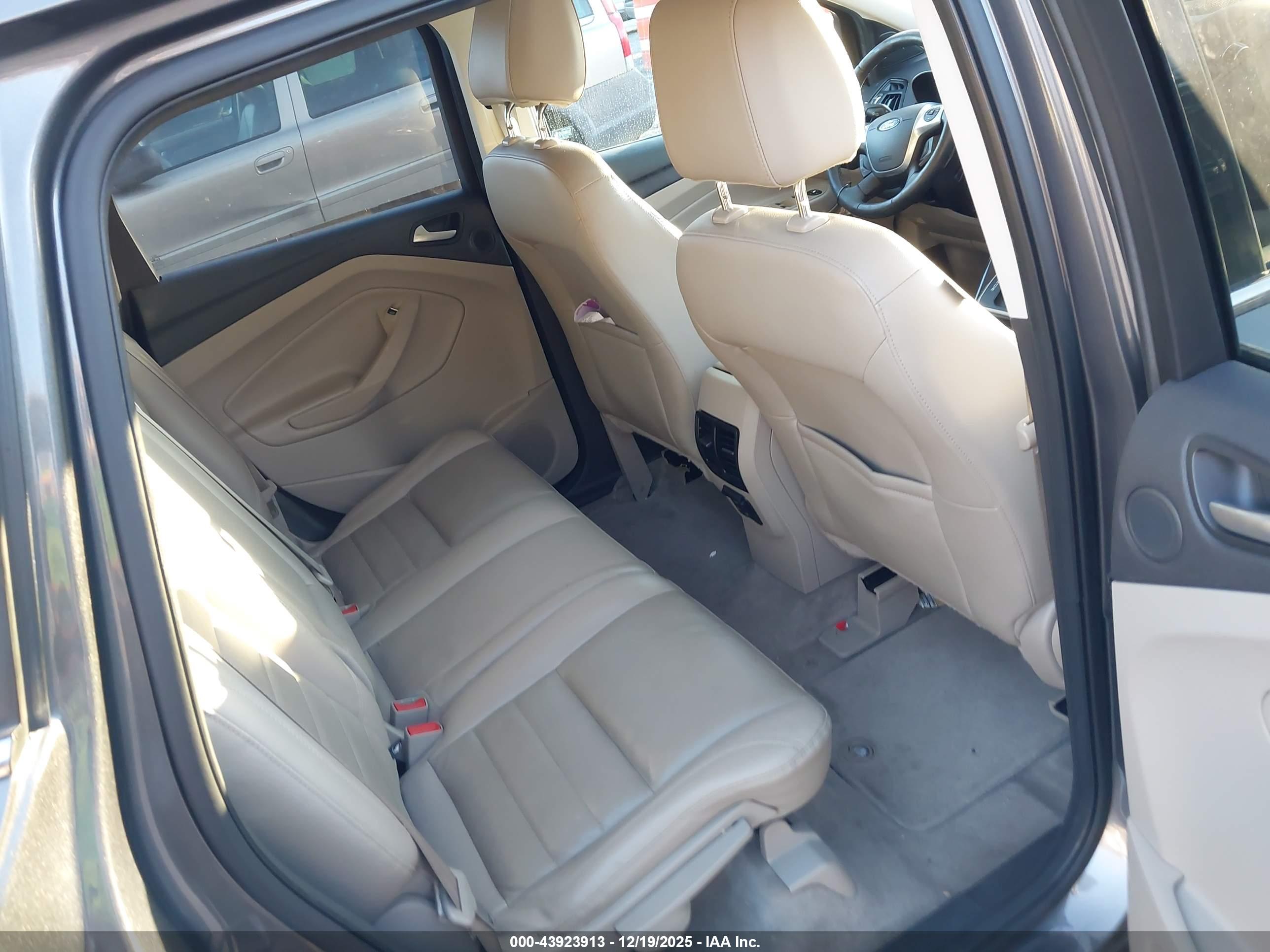 FORD ESCAPE image 8