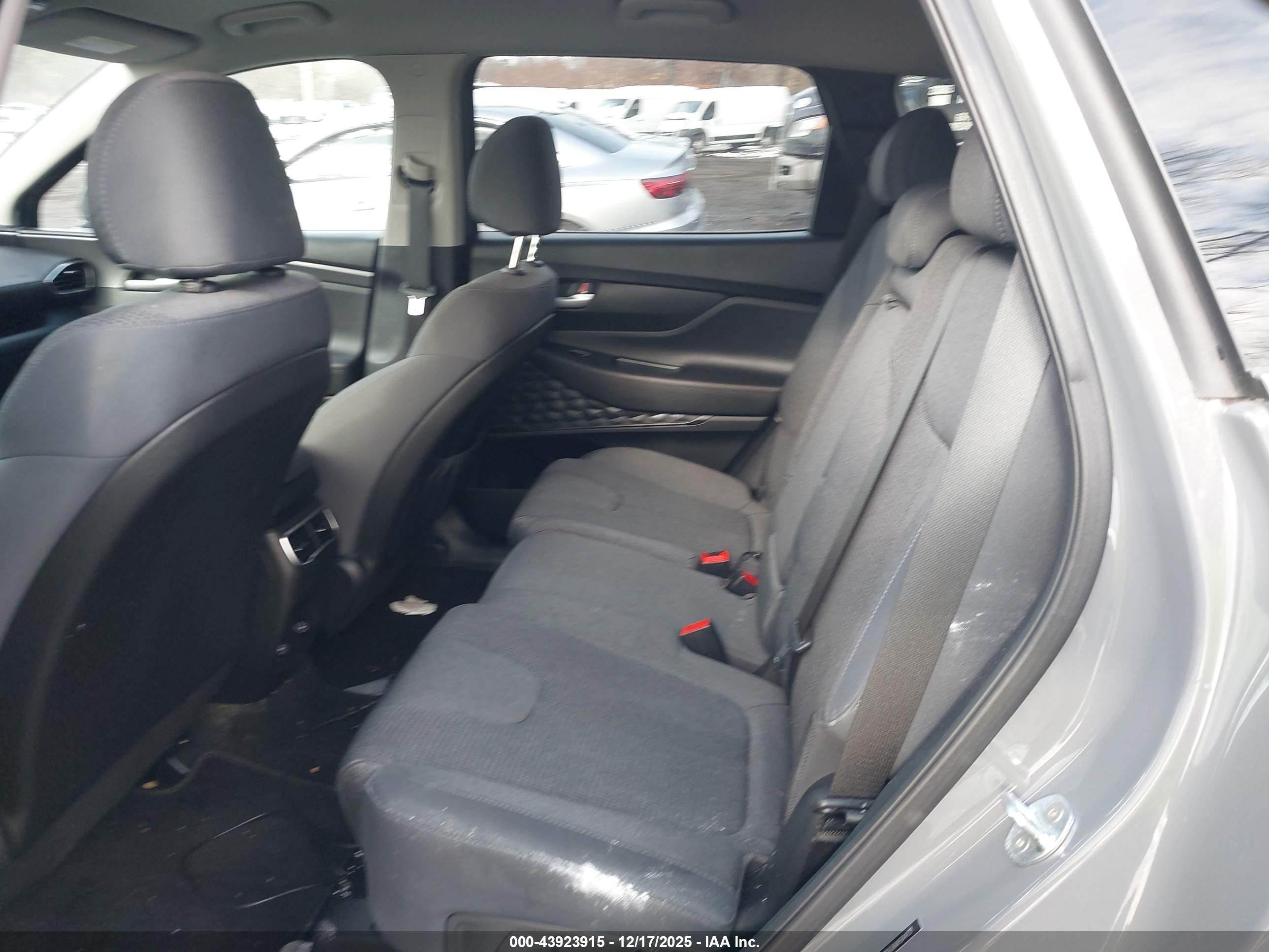HYUNDAI SANTA image 8