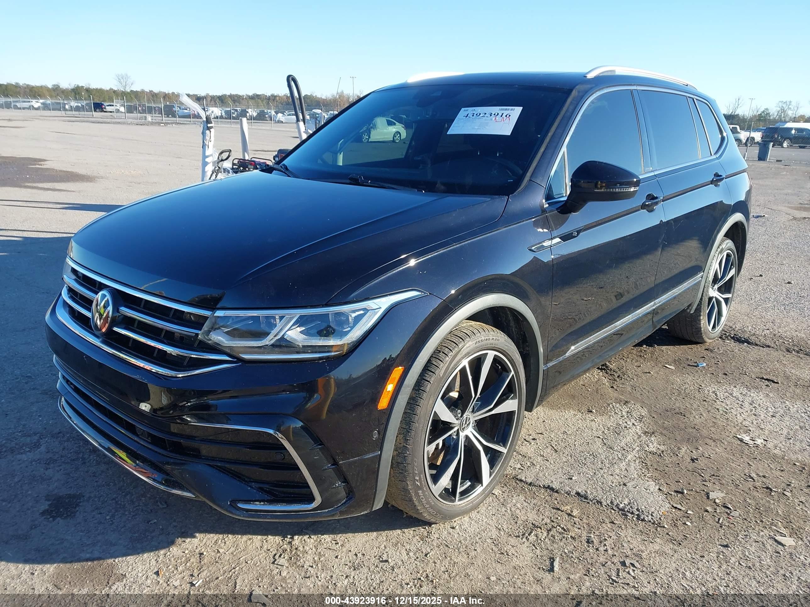 VOLKSWAGEN TIGUAN image 2