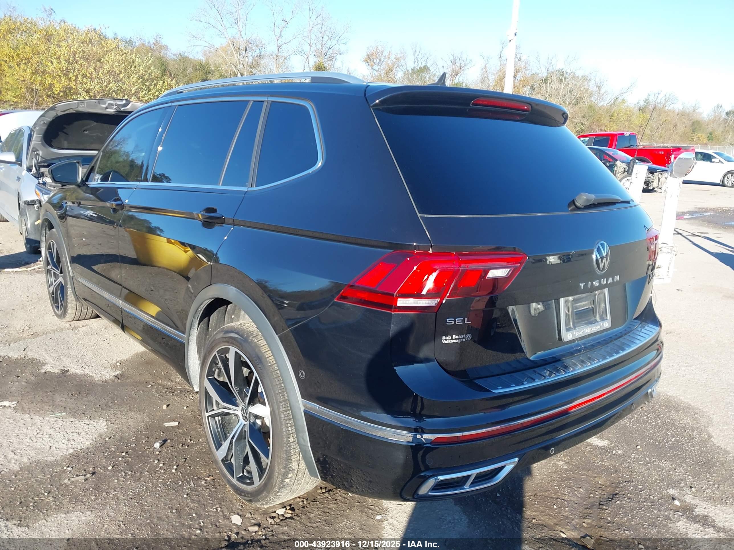 VOLKSWAGEN TIGUAN image 3