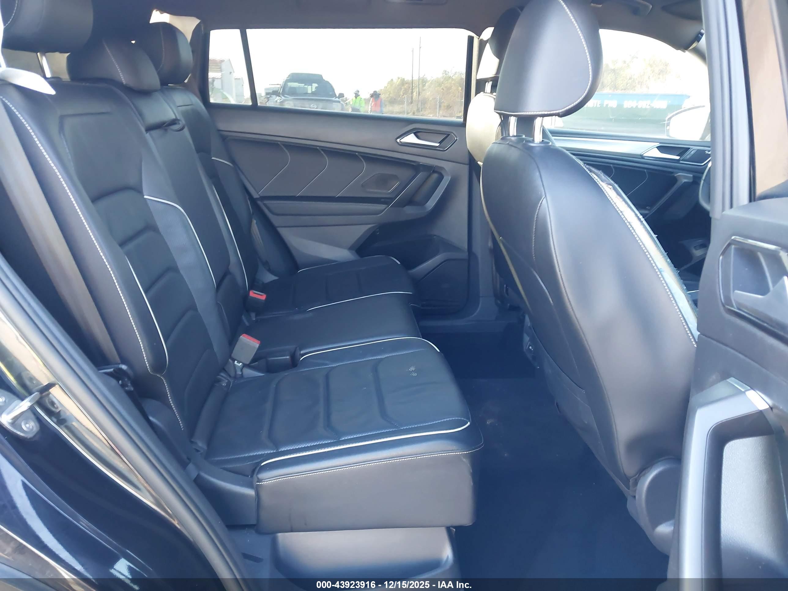 VOLKSWAGEN TIGUAN image 8