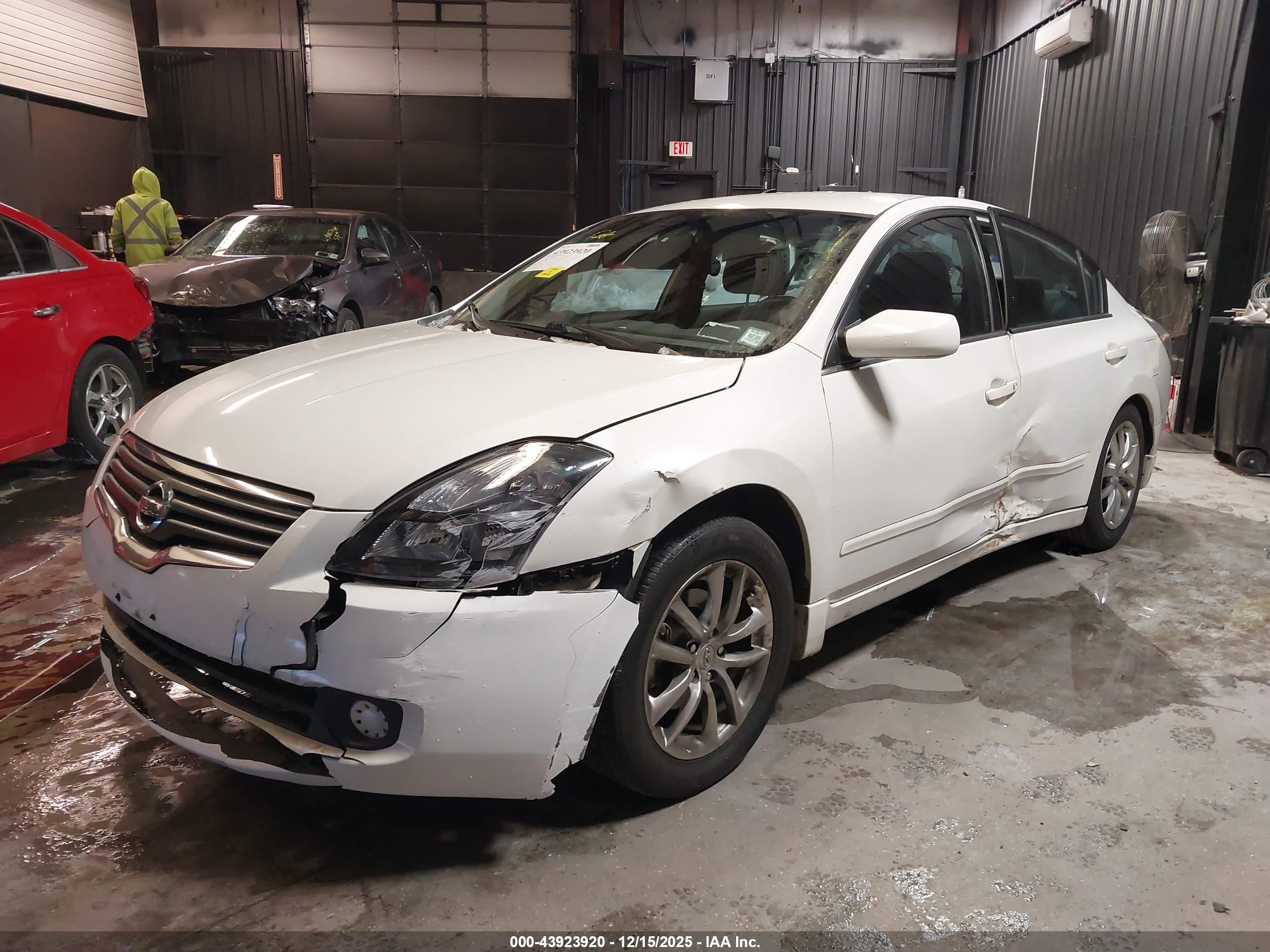 NISSAN ALTIMA image 2