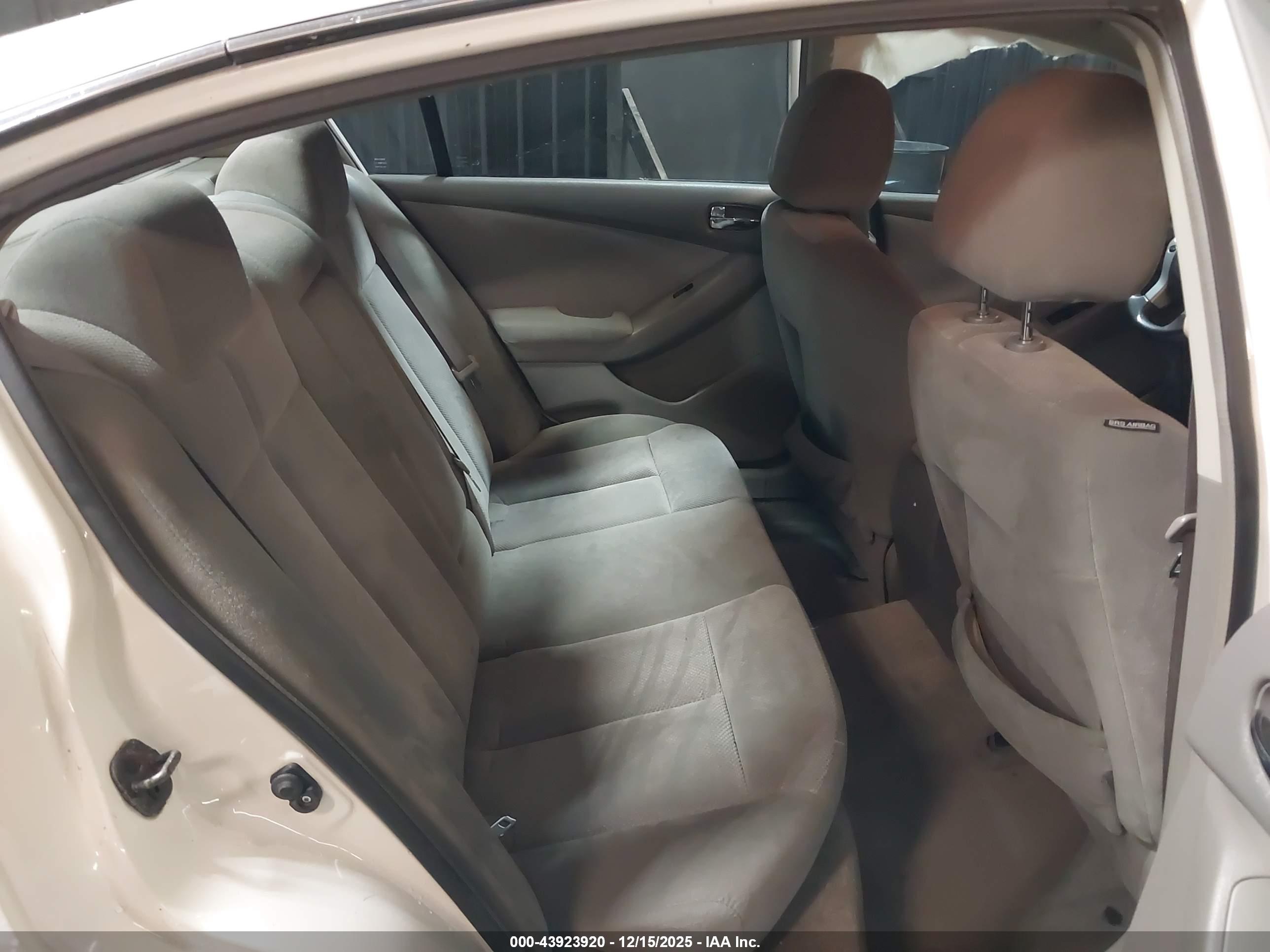 NISSAN ALTIMA image 8