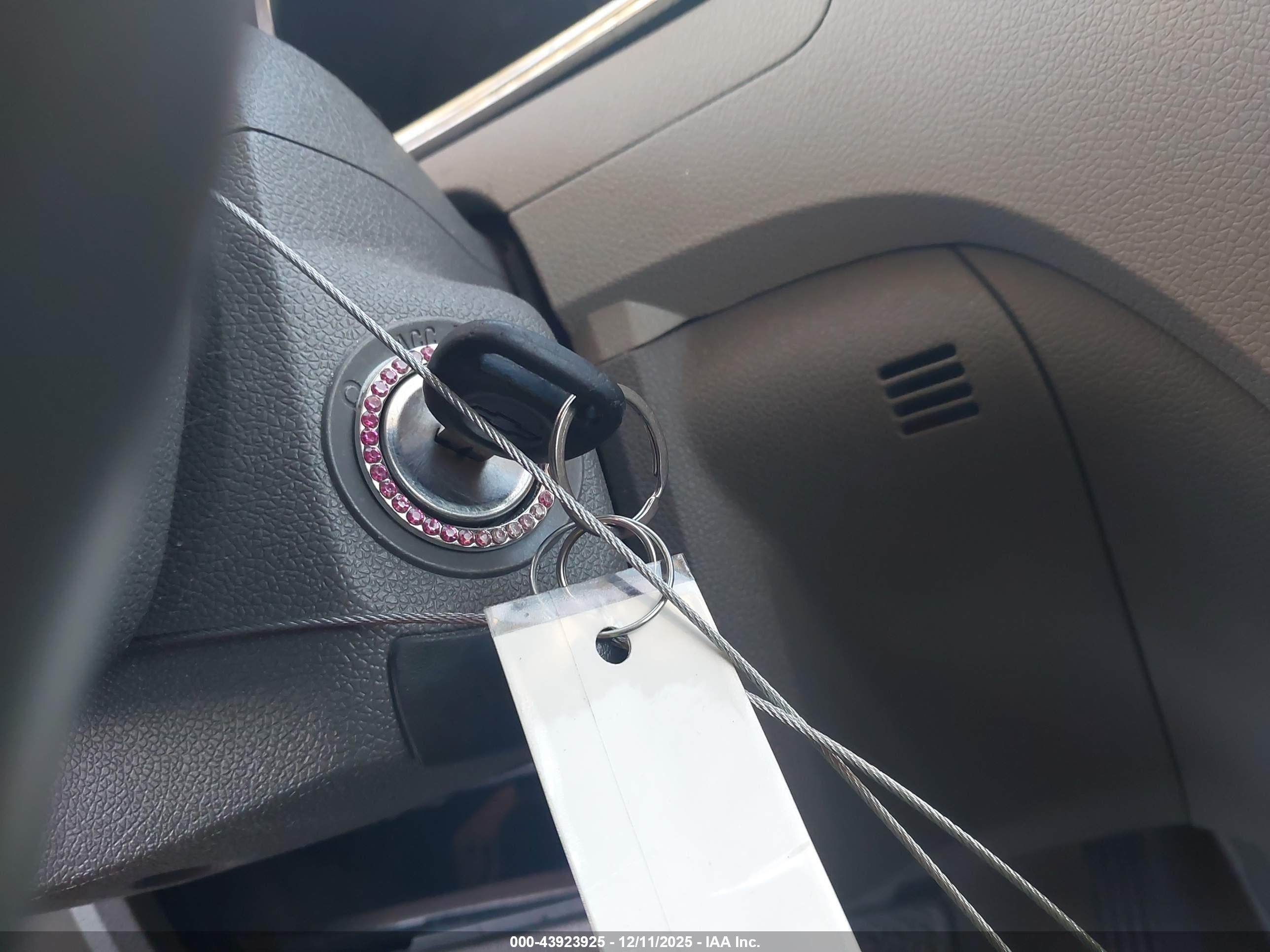 CHEVROLET TRAVERSE image 11