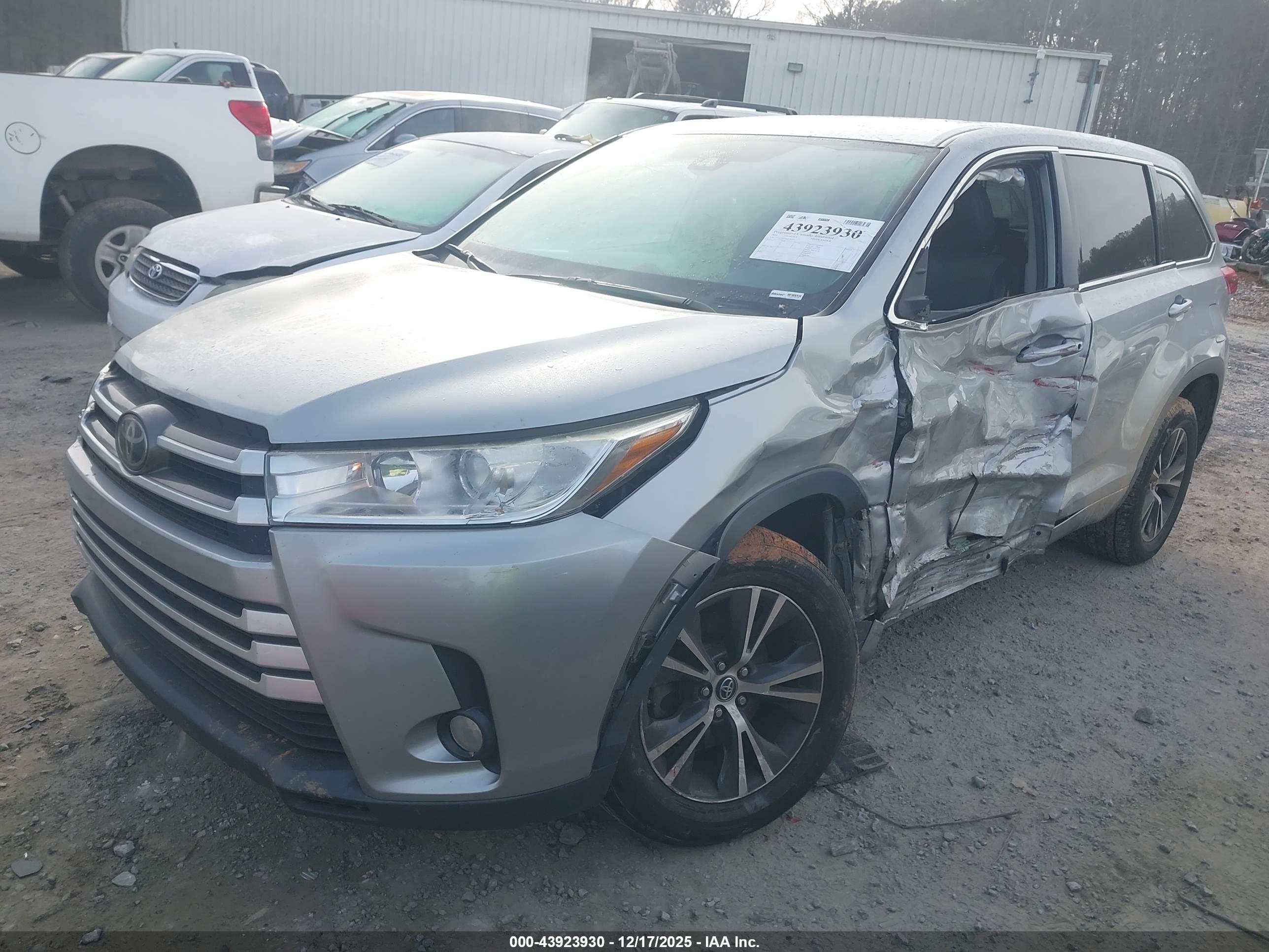 TOYOTA HIGHLANDER image 2