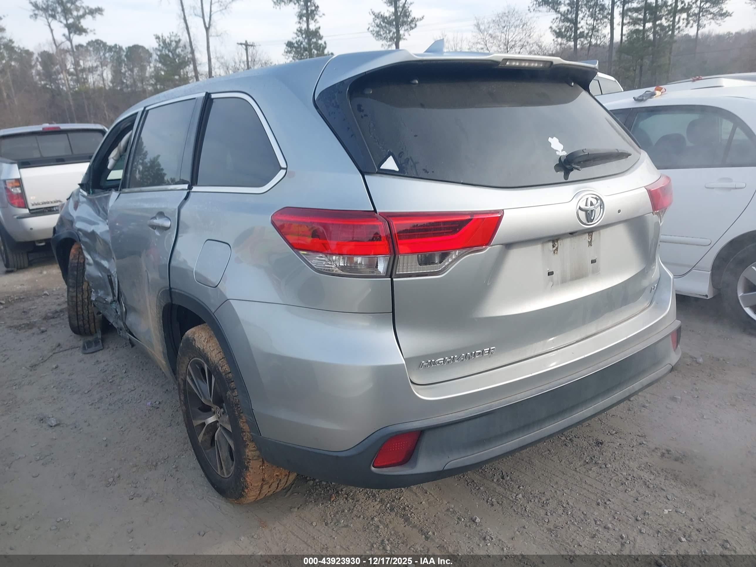 TOYOTA HIGHLANDER image 3