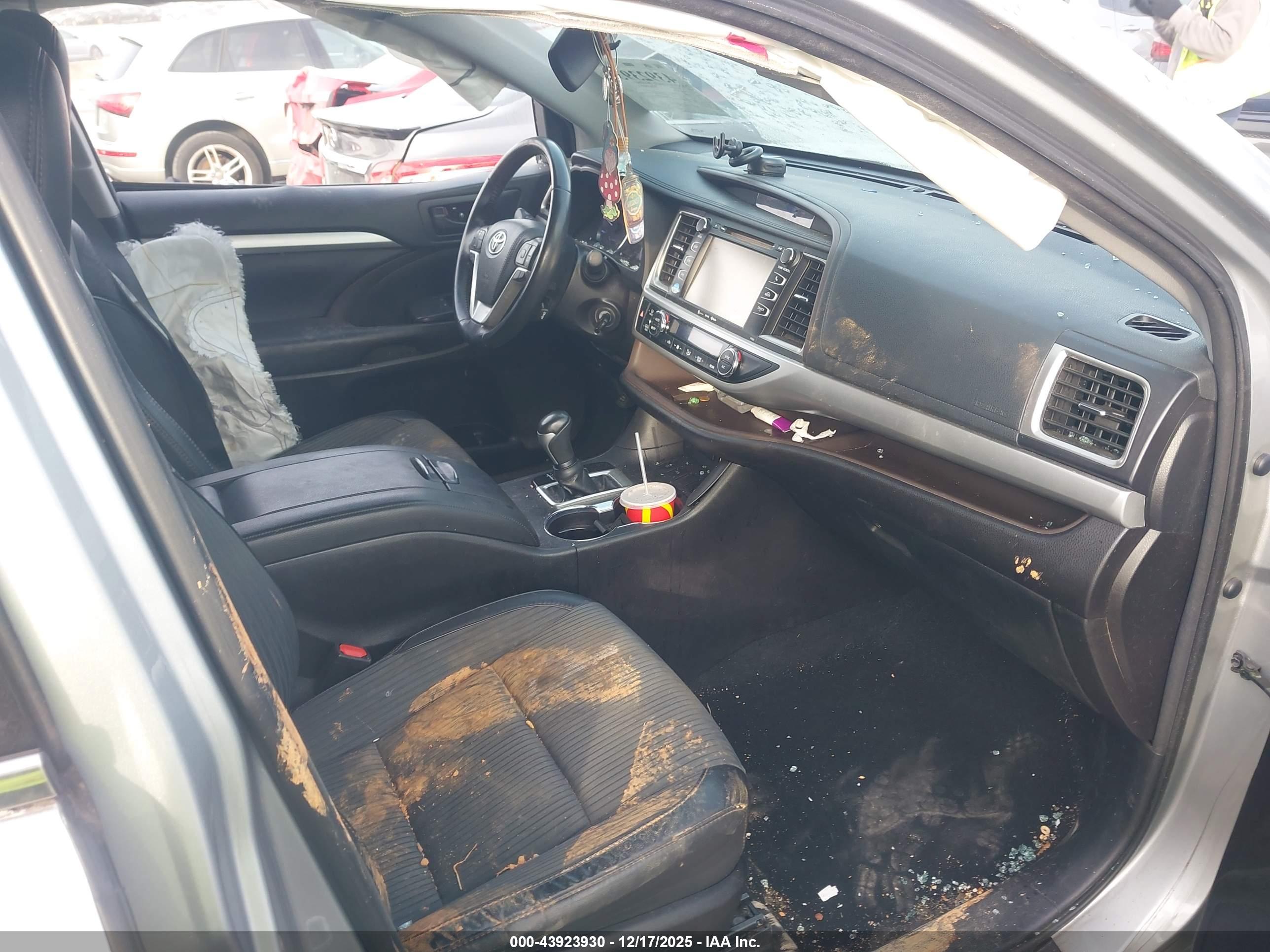 TOYOTA HIGHLANDER image 5