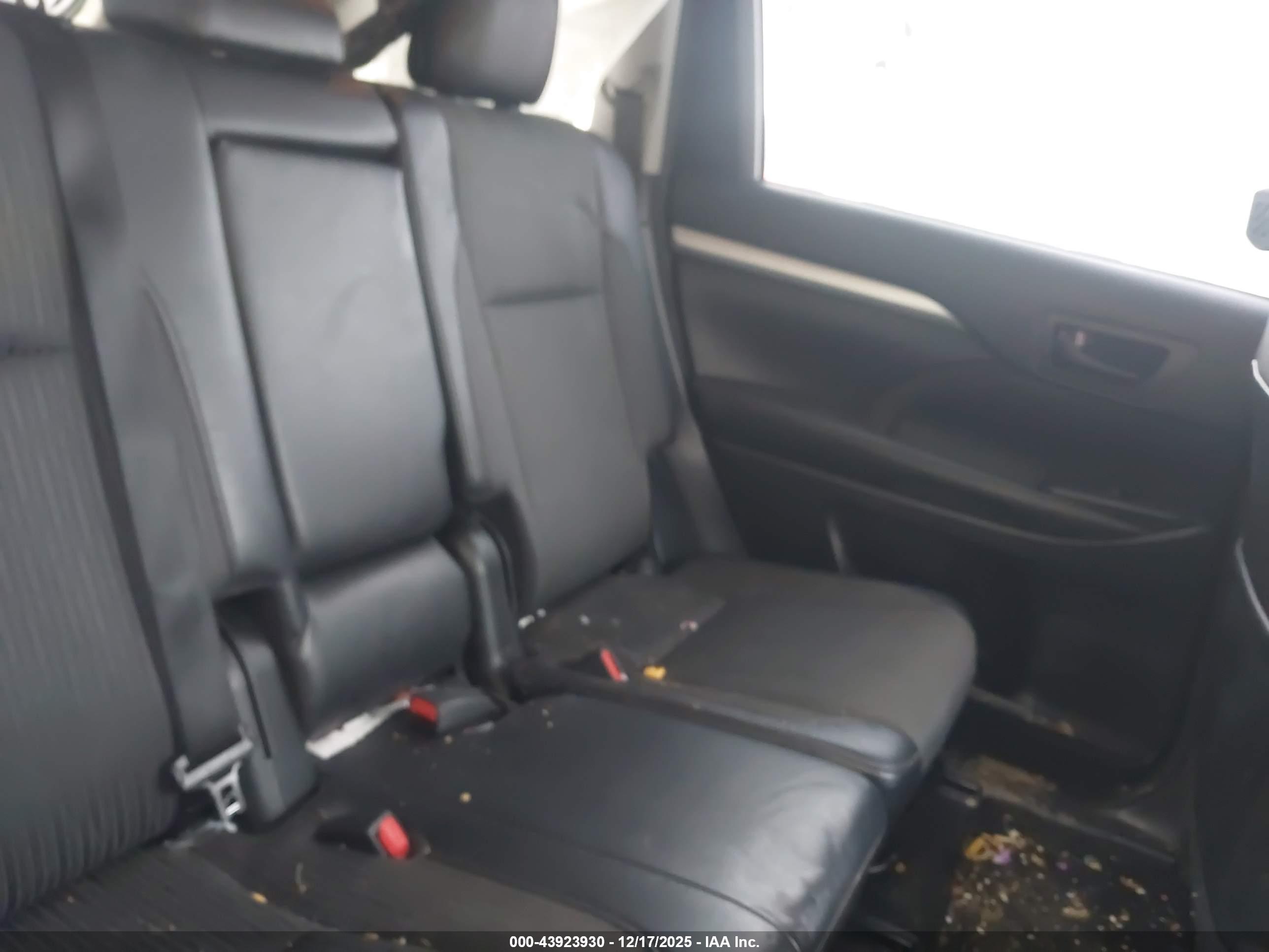 TOYOTA HIGHLANDER image 8