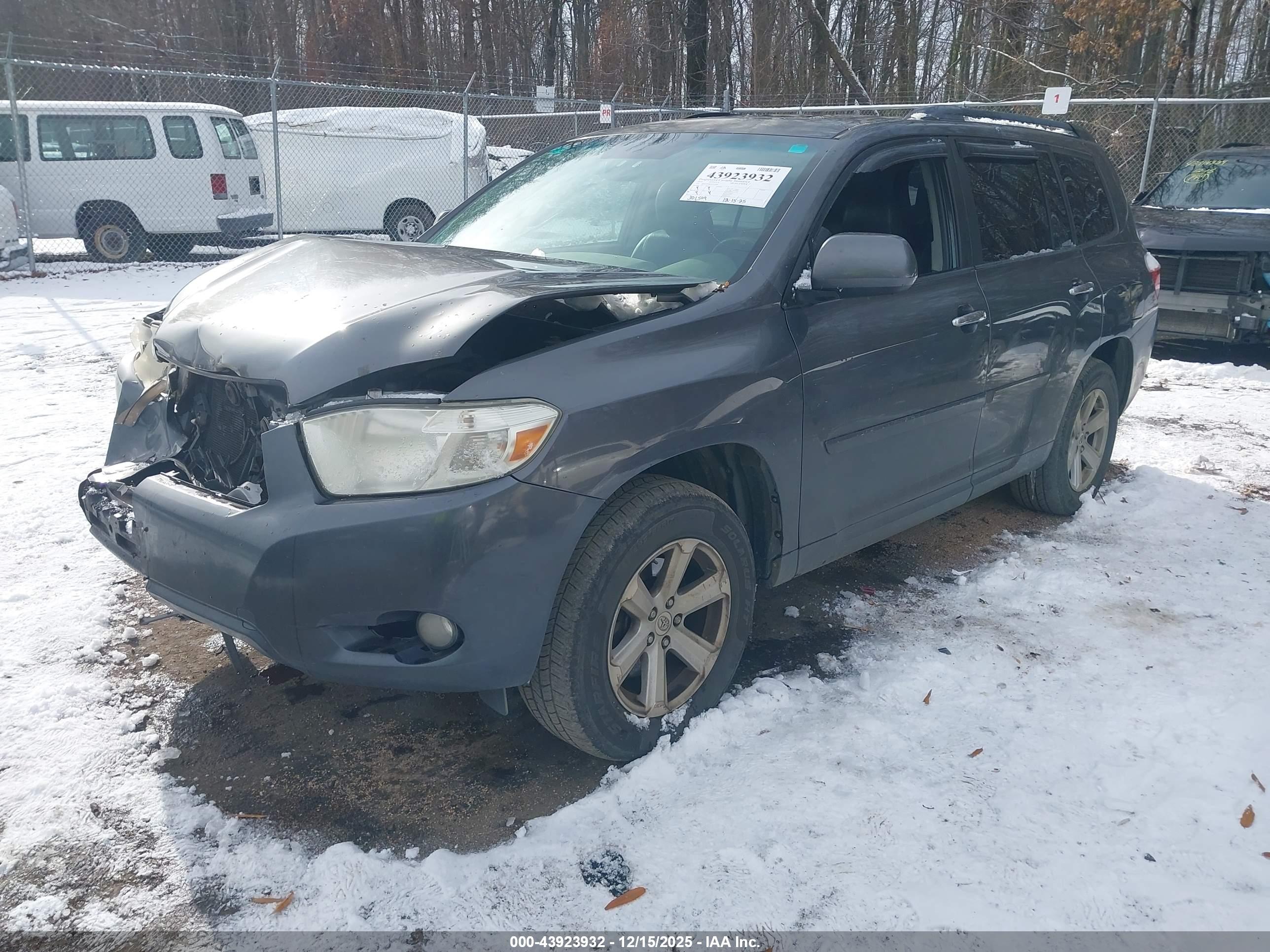TOYOTA HIGHLANDER image 2