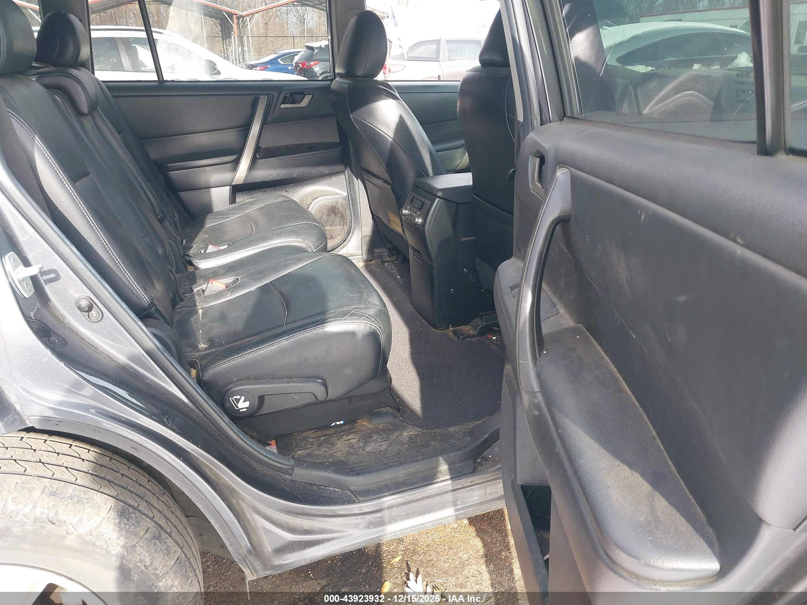 TOYOTA HIGHLANDER image 8