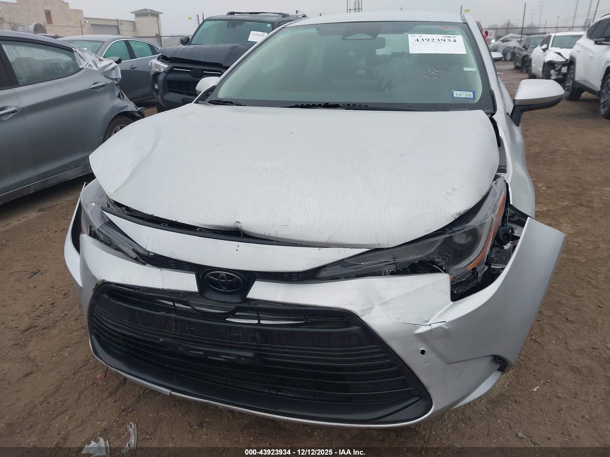 TOYOTA COROLLA image 6