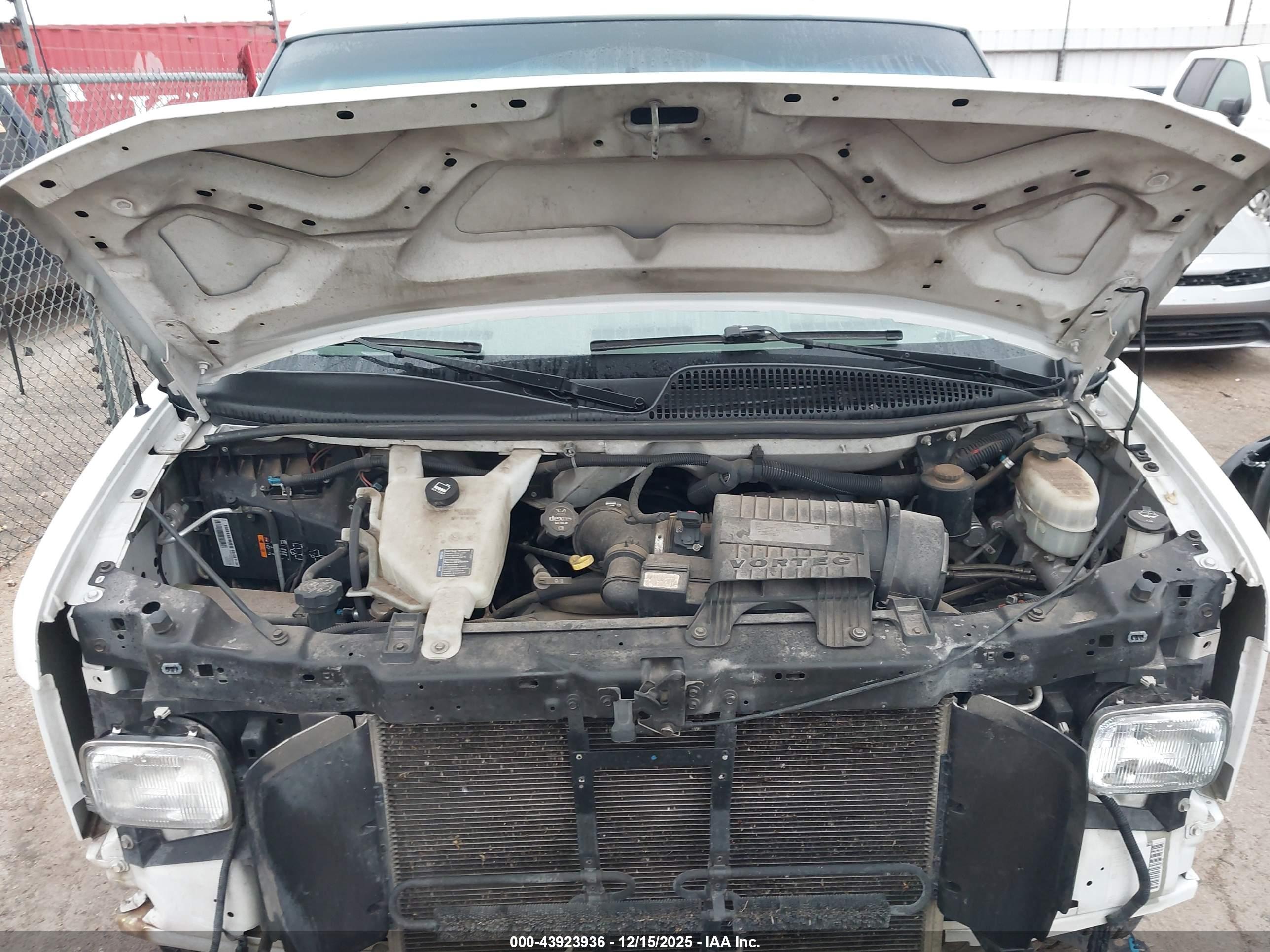 CHEVROLET EXPRESS image 10