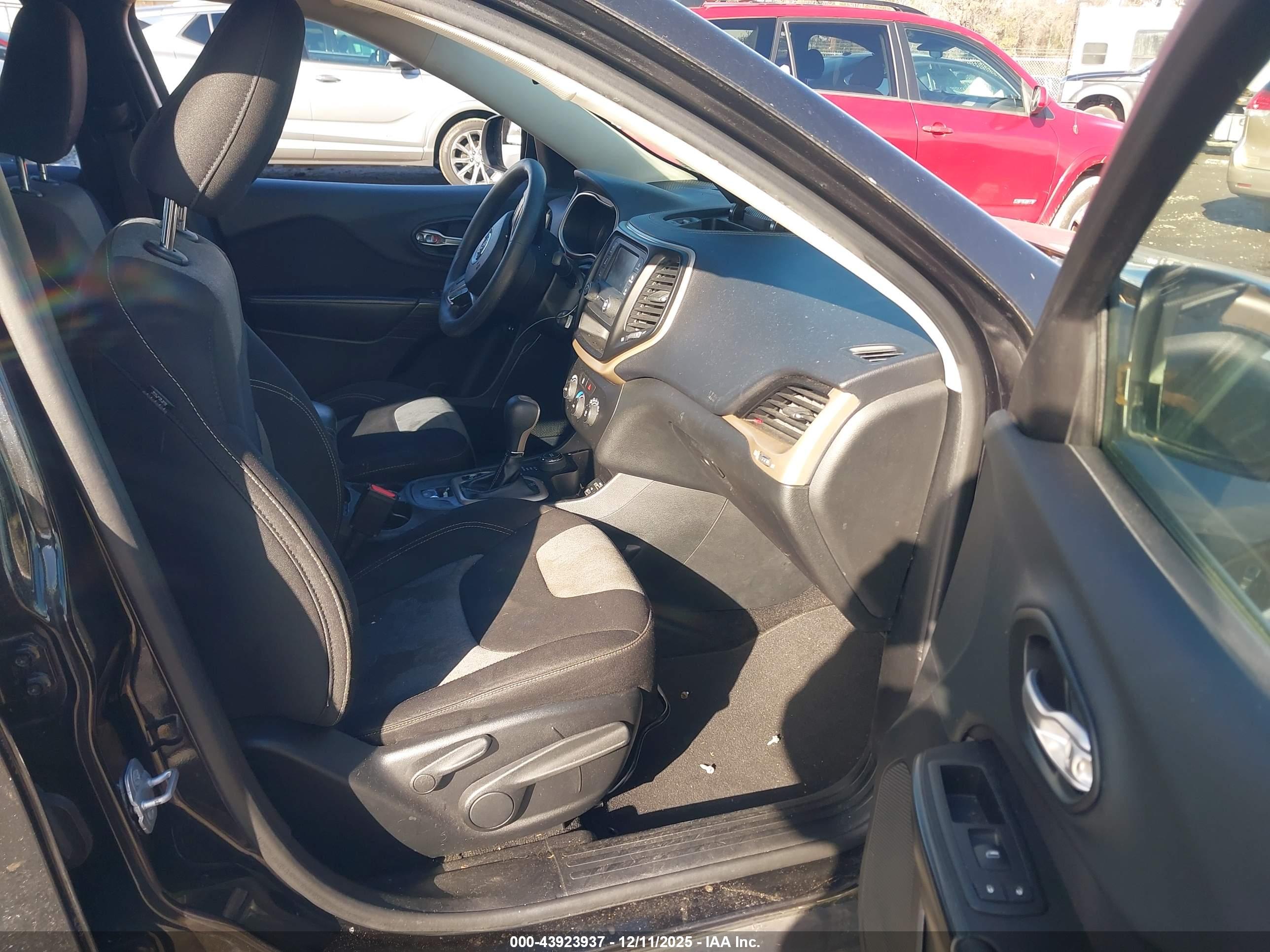 JEEP CHEROKEE image 5