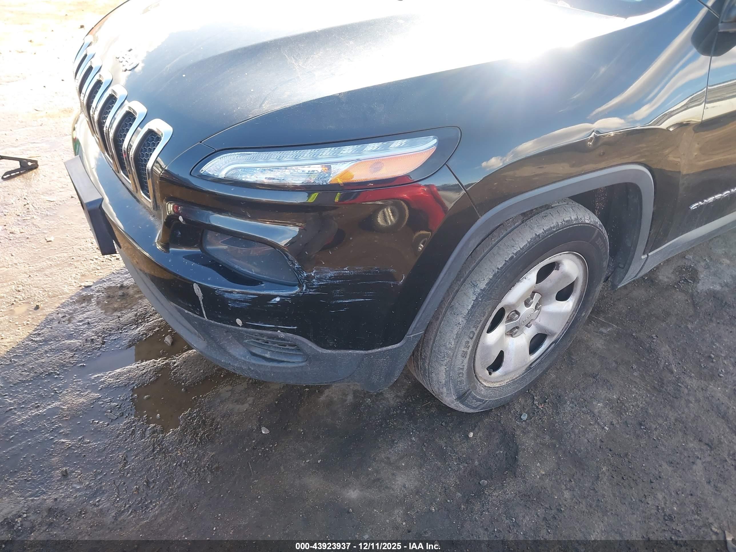 JEEP CHEROKEE image 6