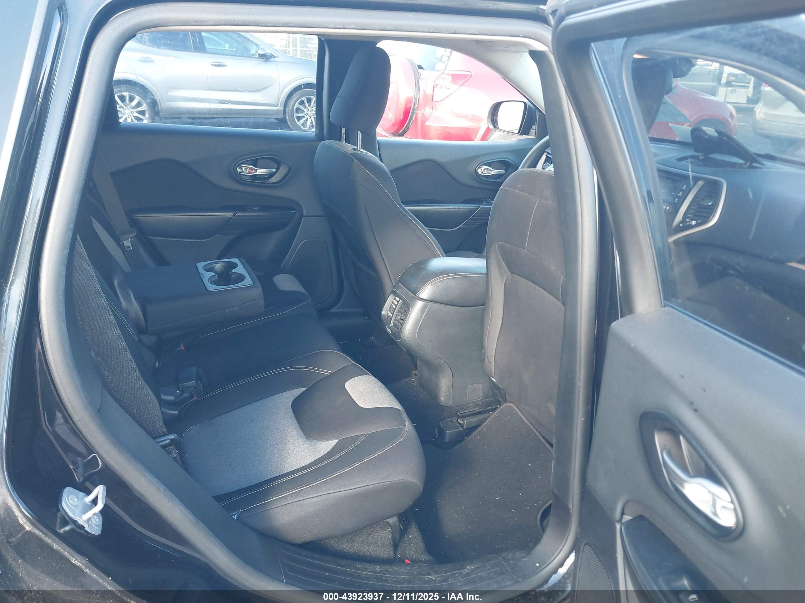 JEEP CHEROKEE image 8