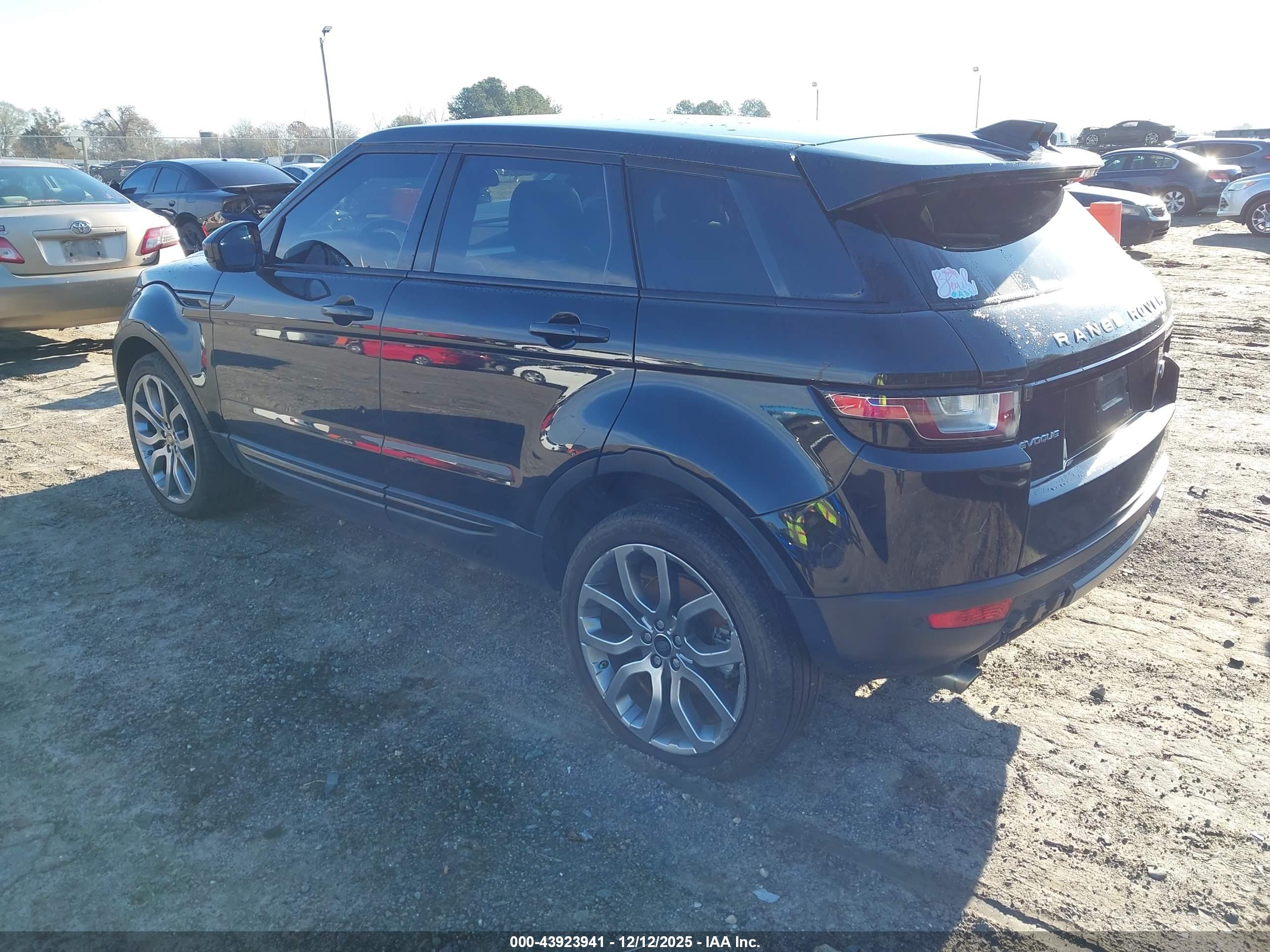 LAND ROVER image 3