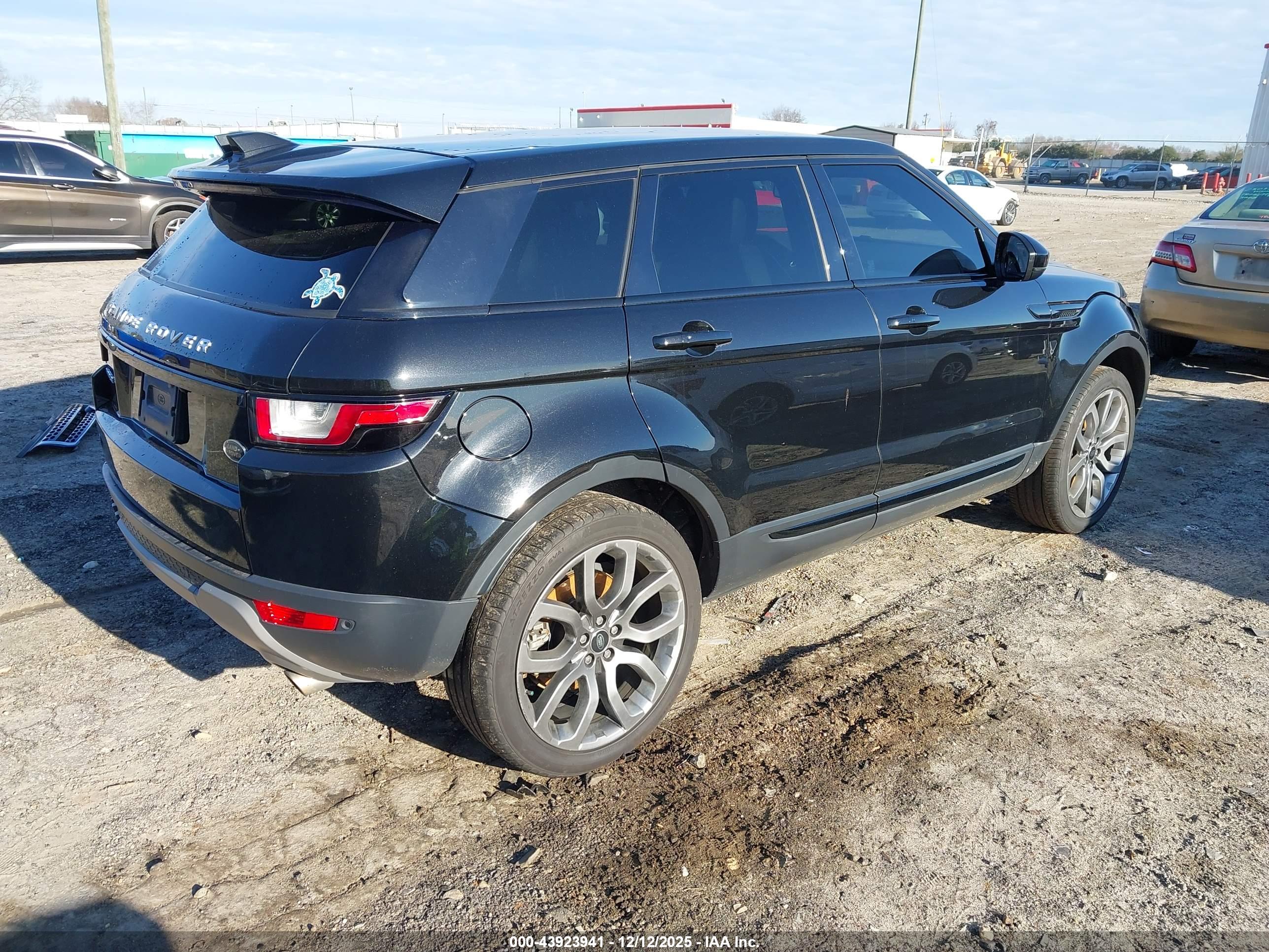 LAND ROVER image 4