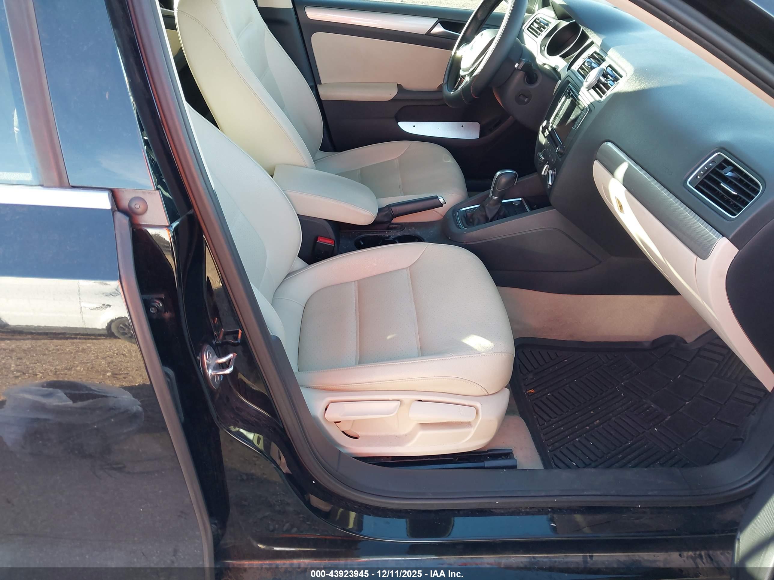 VOLKSWAGEN JETTA image 5