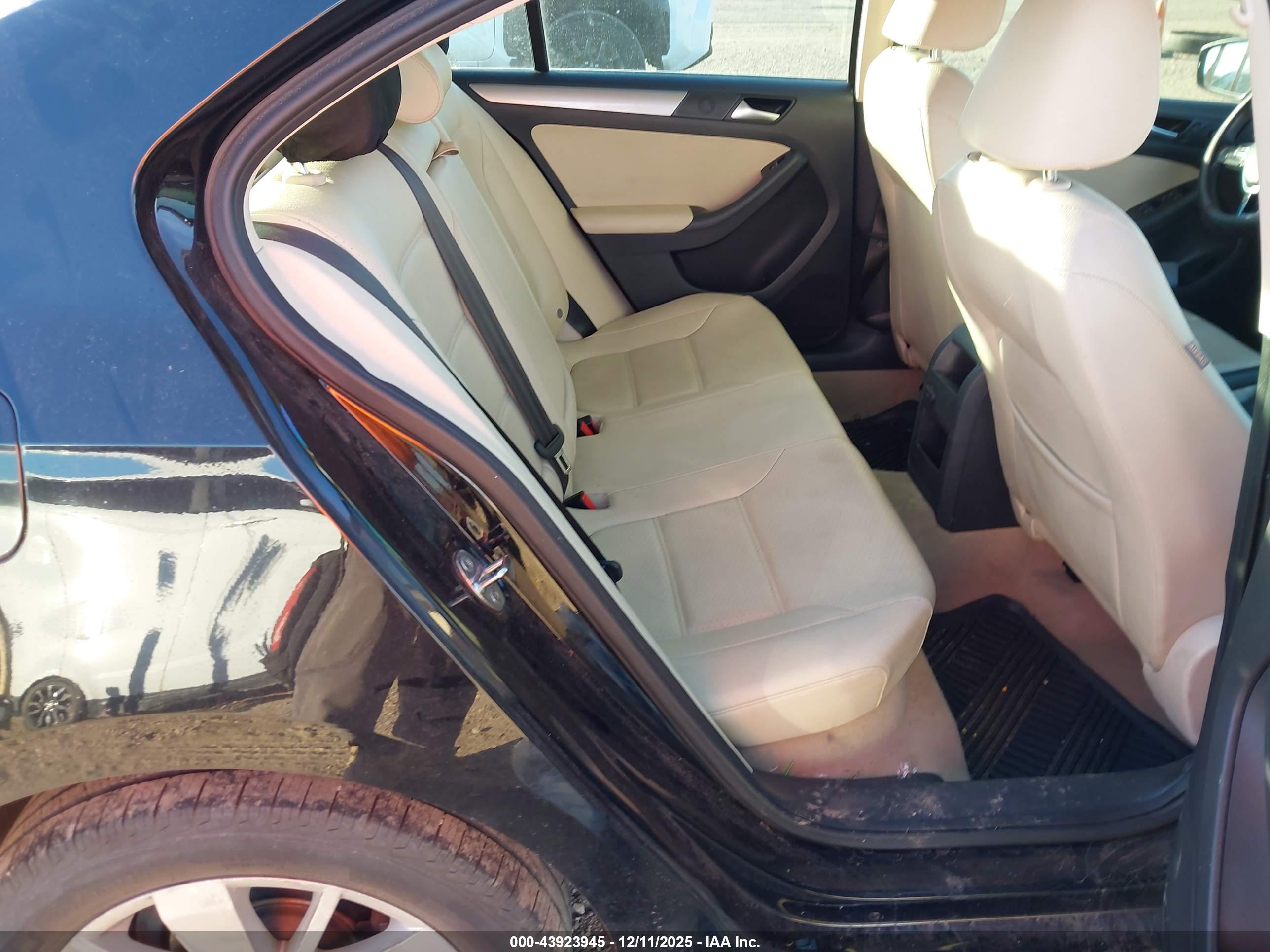VOLKSWAGEN JETTA image 8